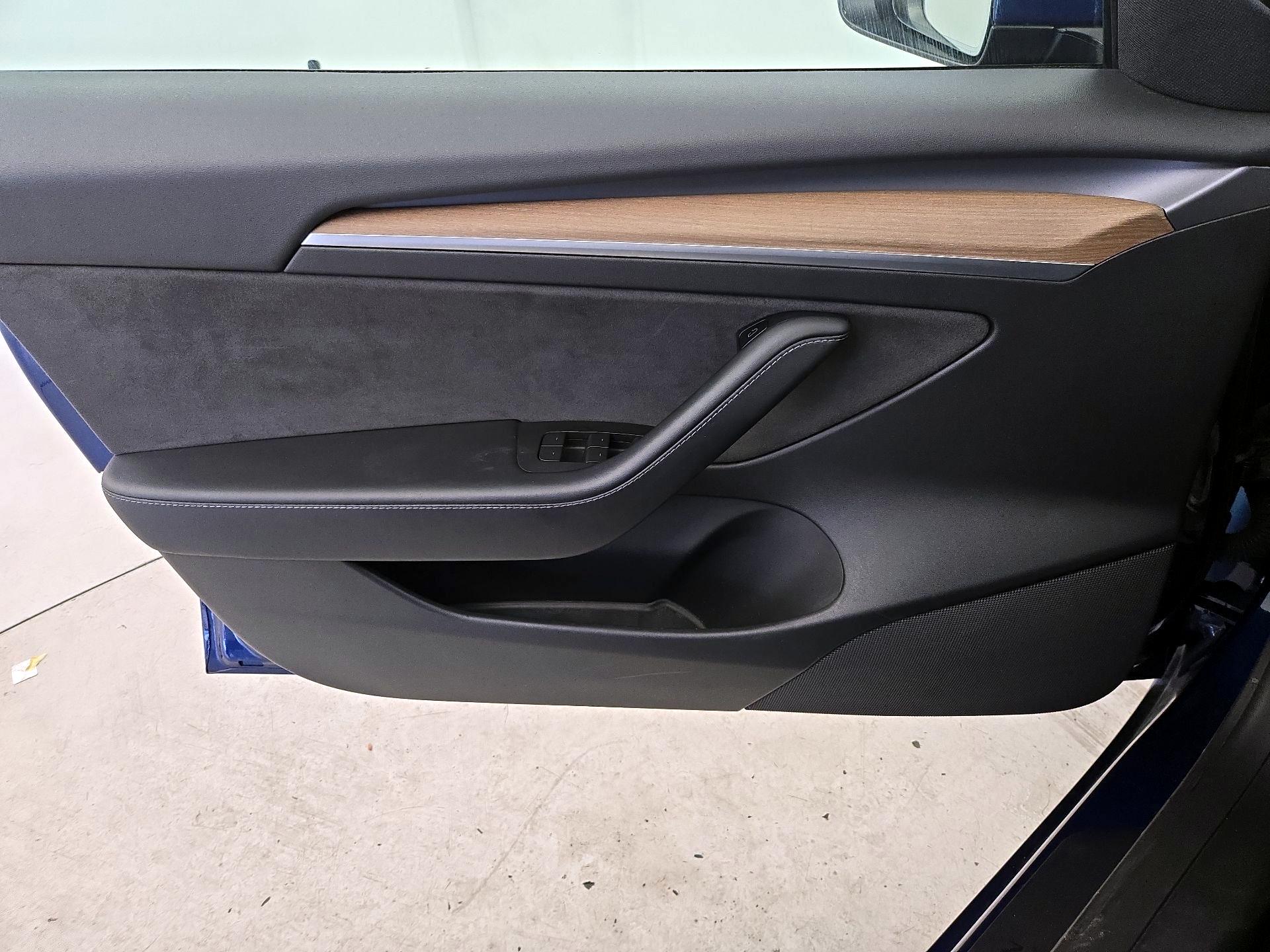 Thumbnail: 2021 Tesla Model 3 - 12