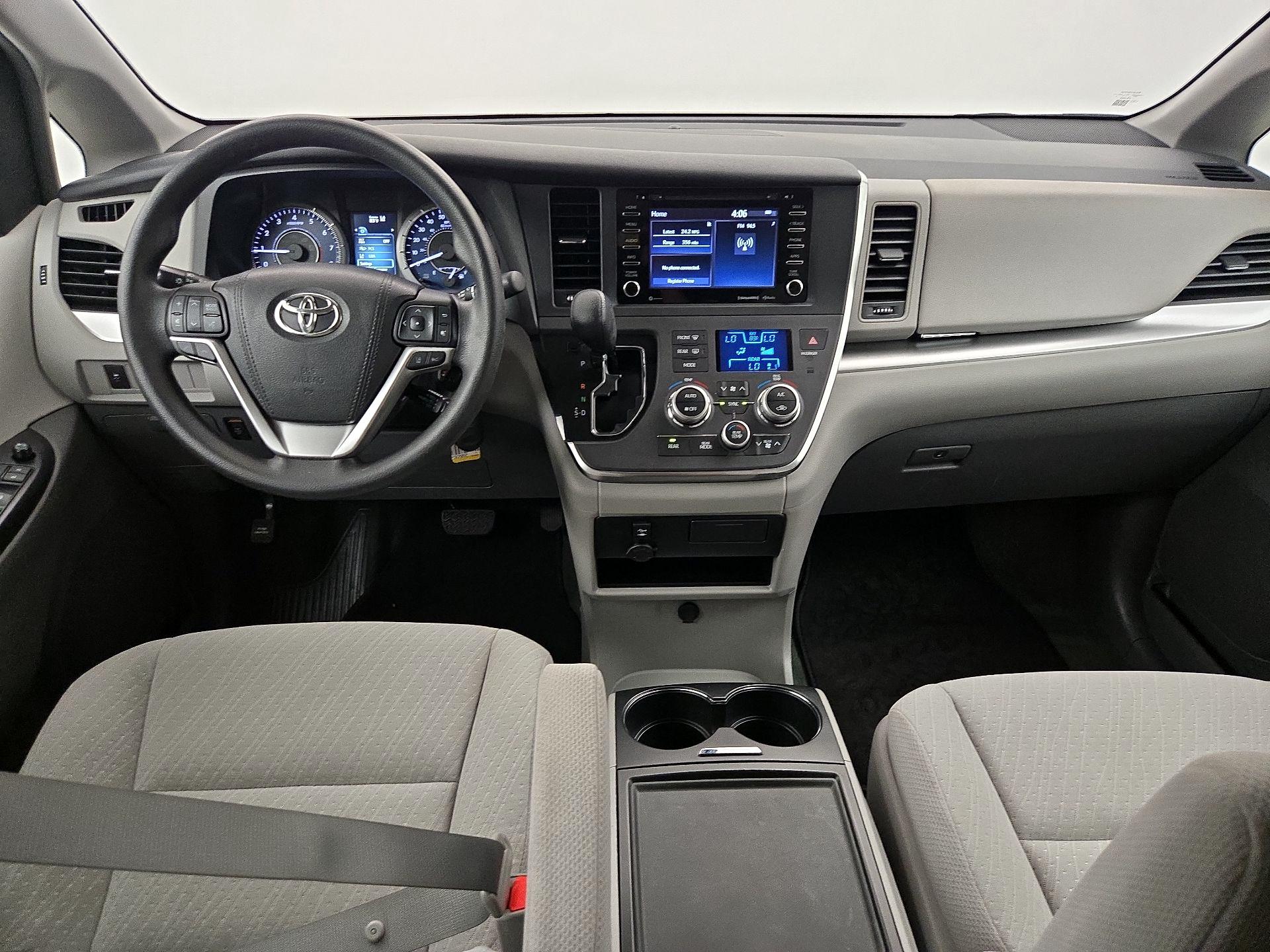 Thumbnail: 2018 Toyota Sienna - 9