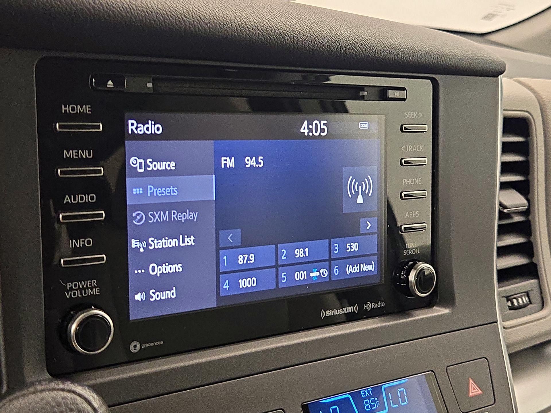 Thumbnail: 2018 Toyota Sienna - 15