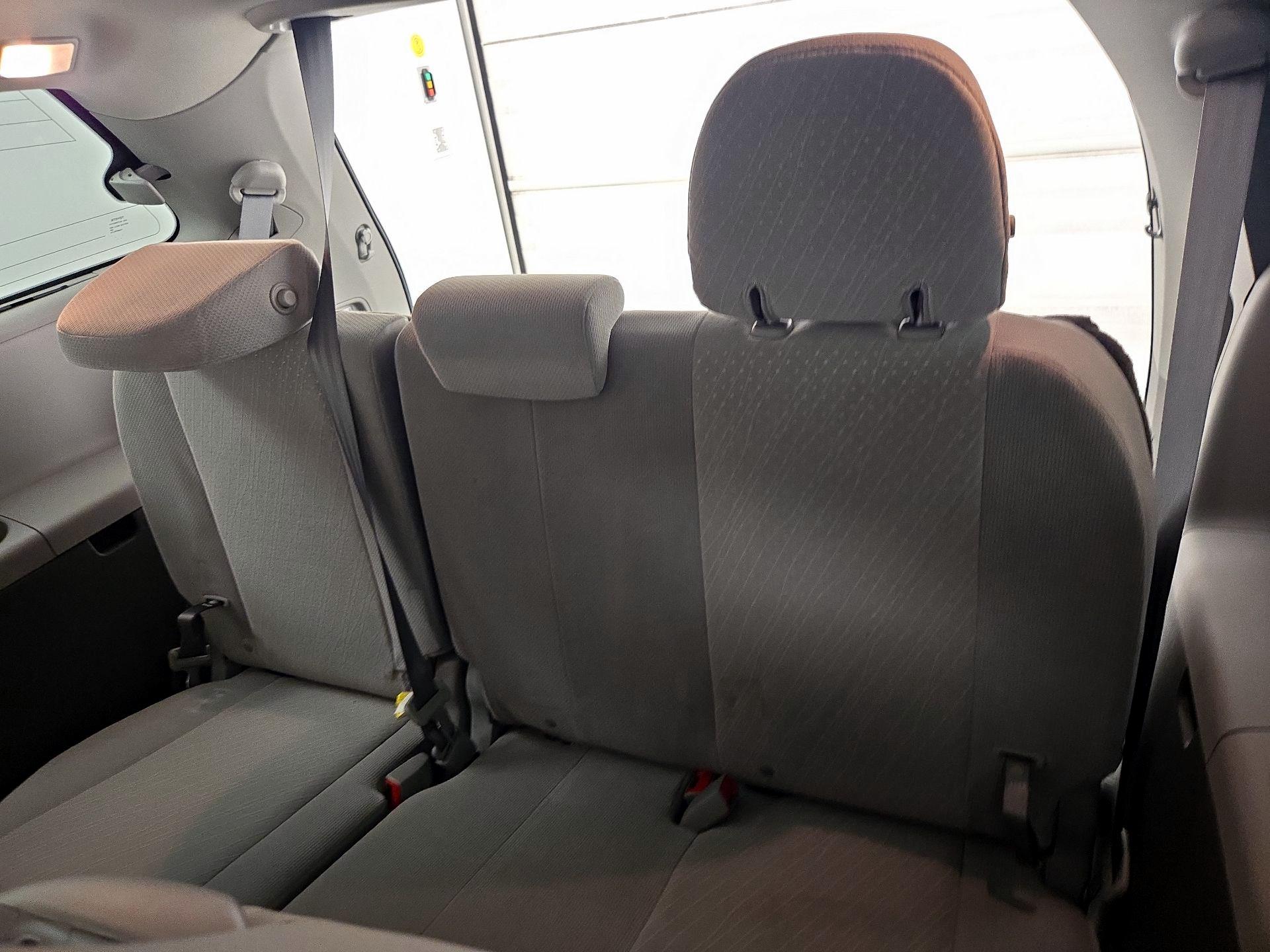 Thumbnail: 2018 Toyota Sienna - 20
