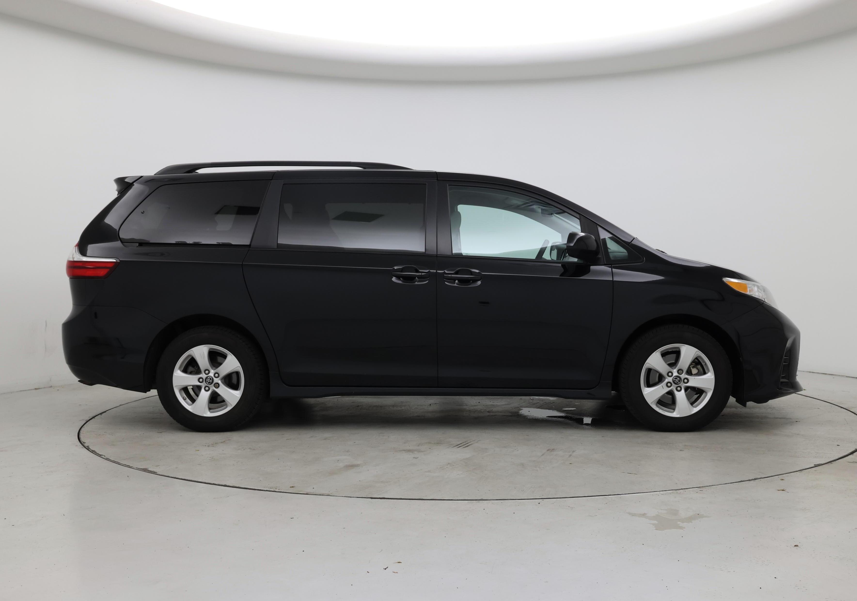Thumbnail: 2018 Toyota Sienna - 7