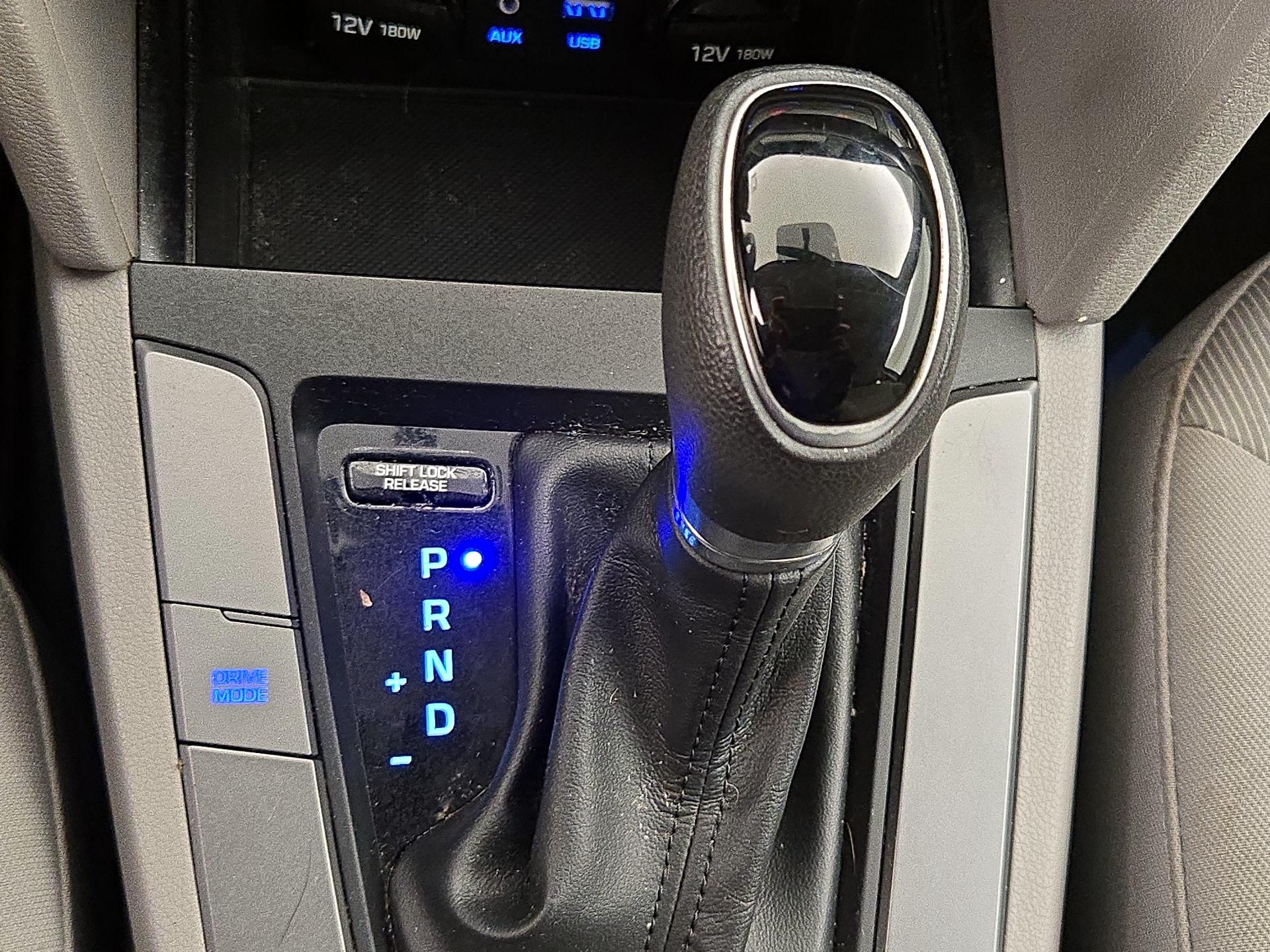 Thumbnail: 2018 Hyundai Elantra - 17