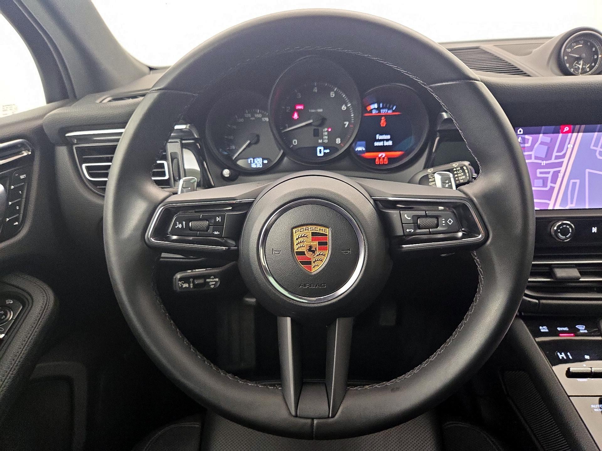 Thumbnail: 2022 Porsche Macan - 10