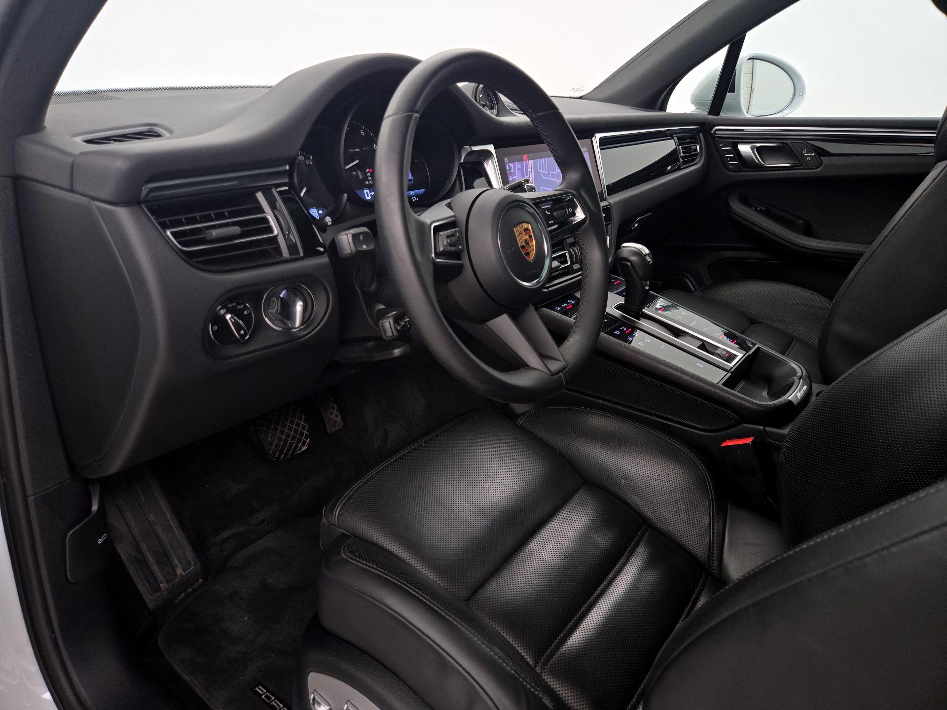 Thumbnail: 2022 Porsche Macan - 11