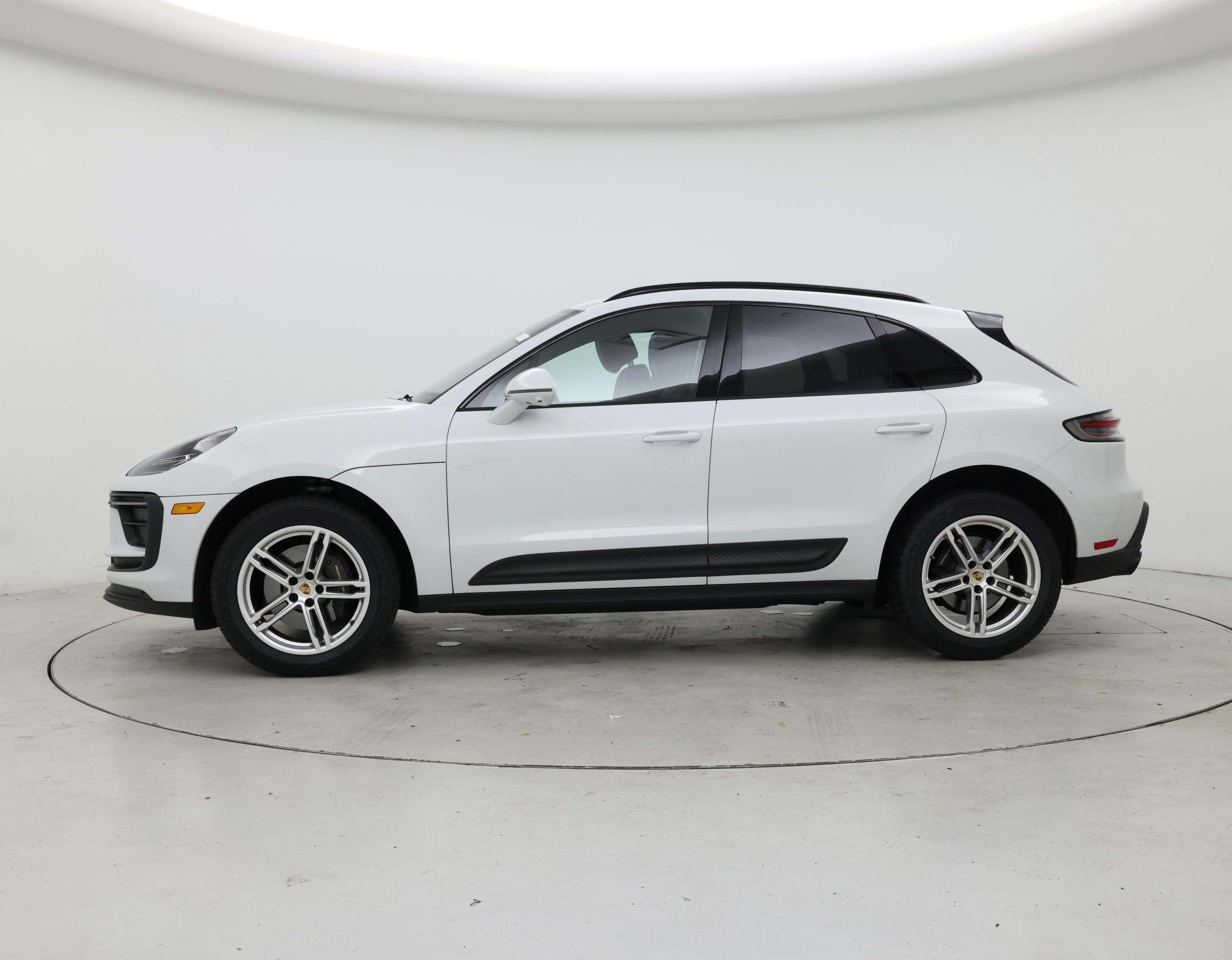 Thumbnail: 2022 Porsche Macan - 3