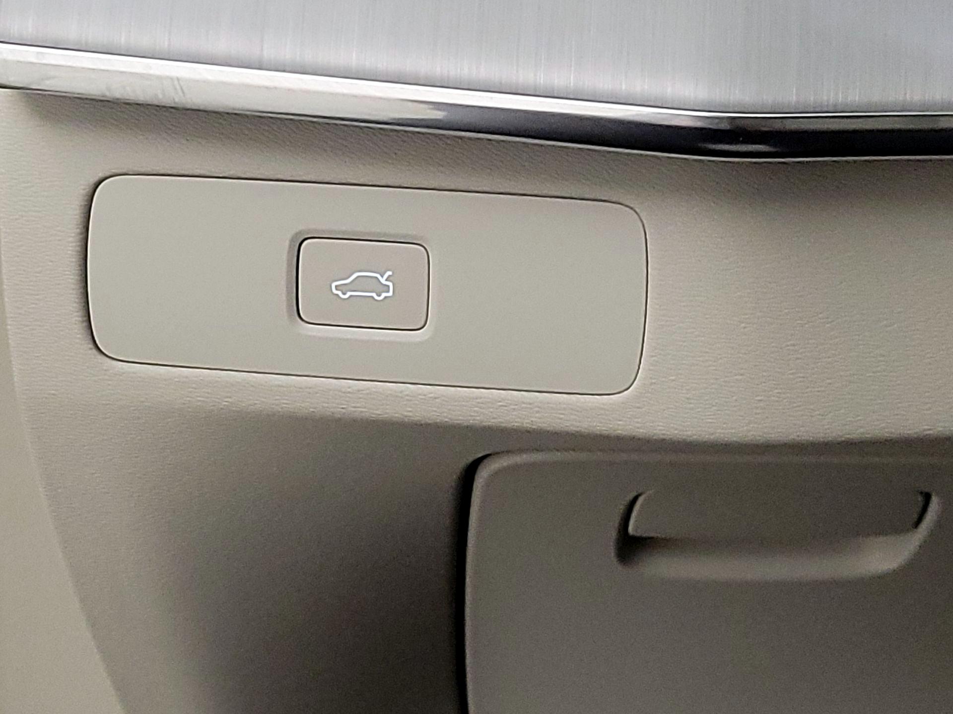 Thumbnail: 2024 Volvo XC90 - 12