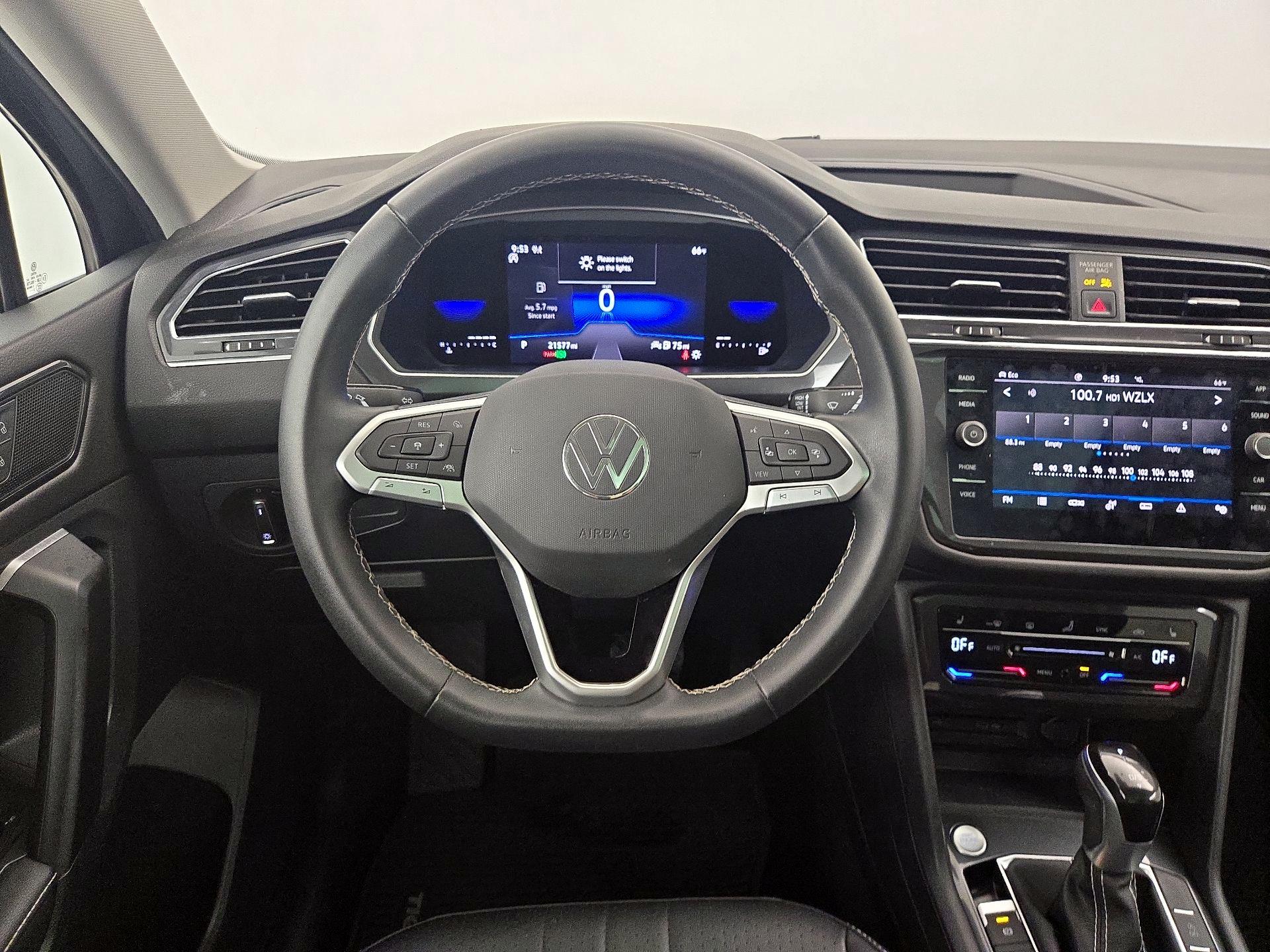 Thumbnail: 2022 Volkswagen Tiguan - 10