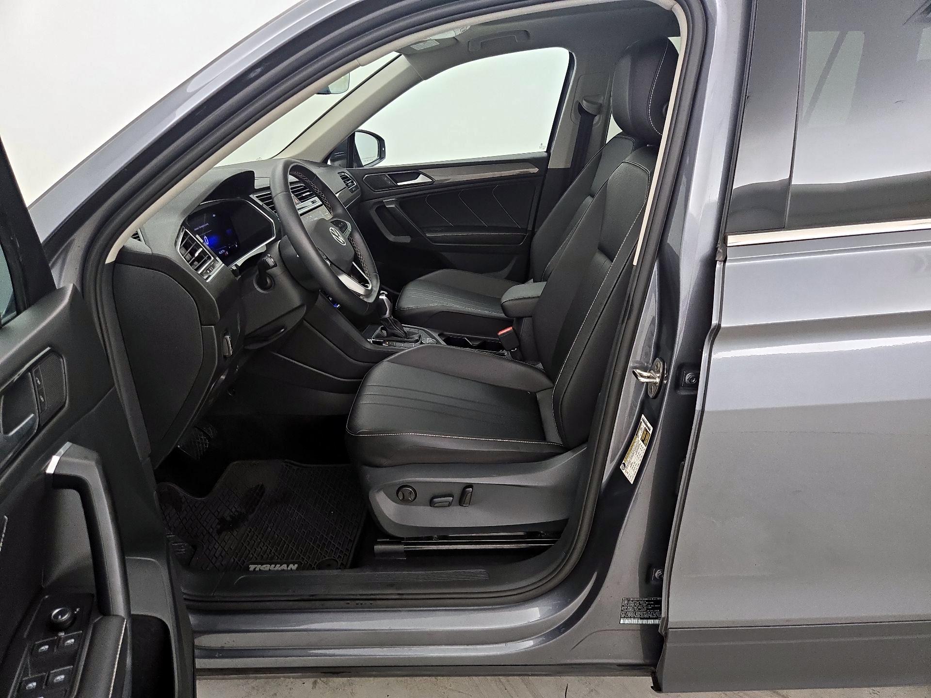 Thumbnail: 2022 Volkswagen Tiguan - 11