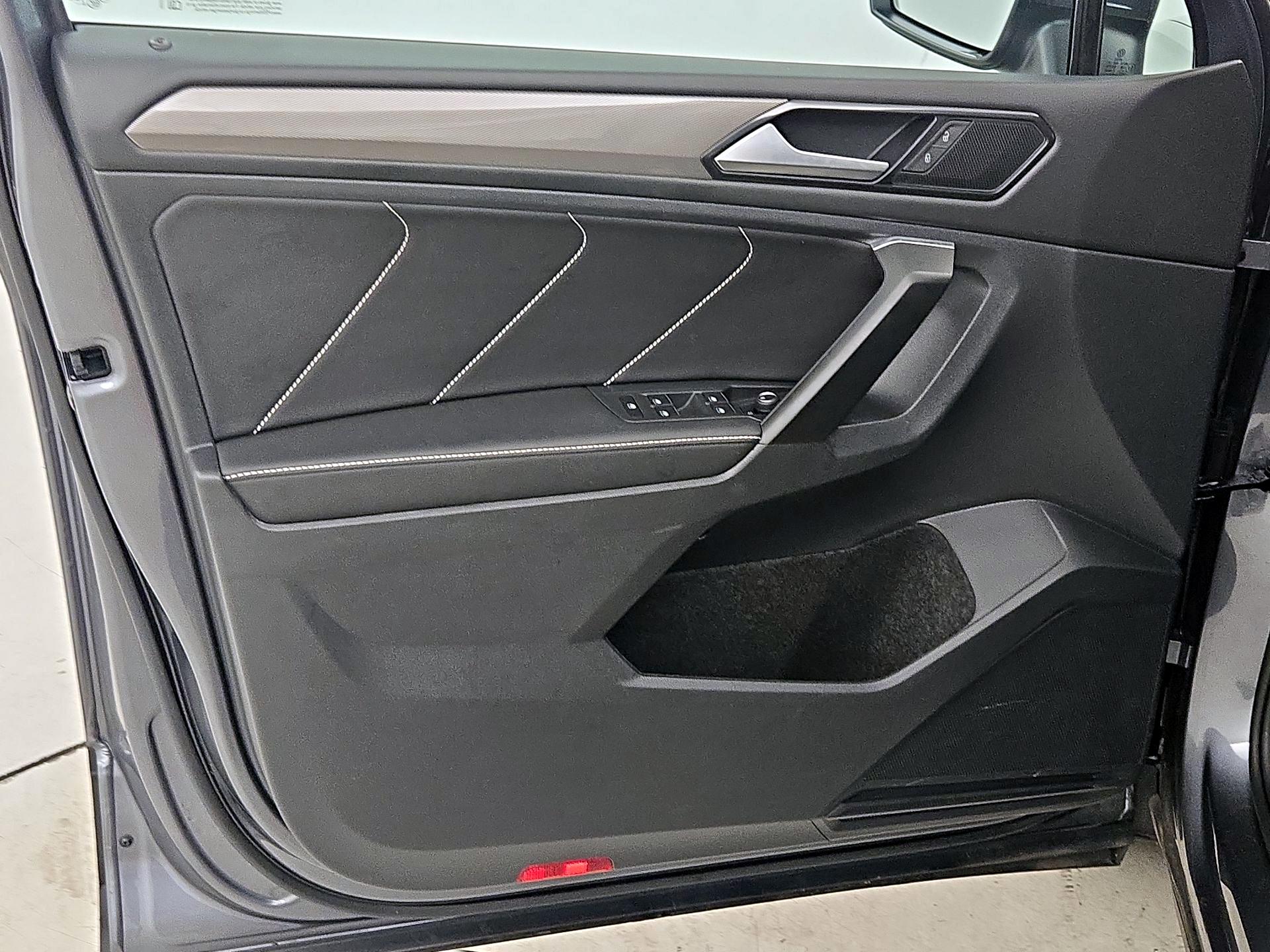 Thumbnail: 2022 Volkswagen Tiguan - 12