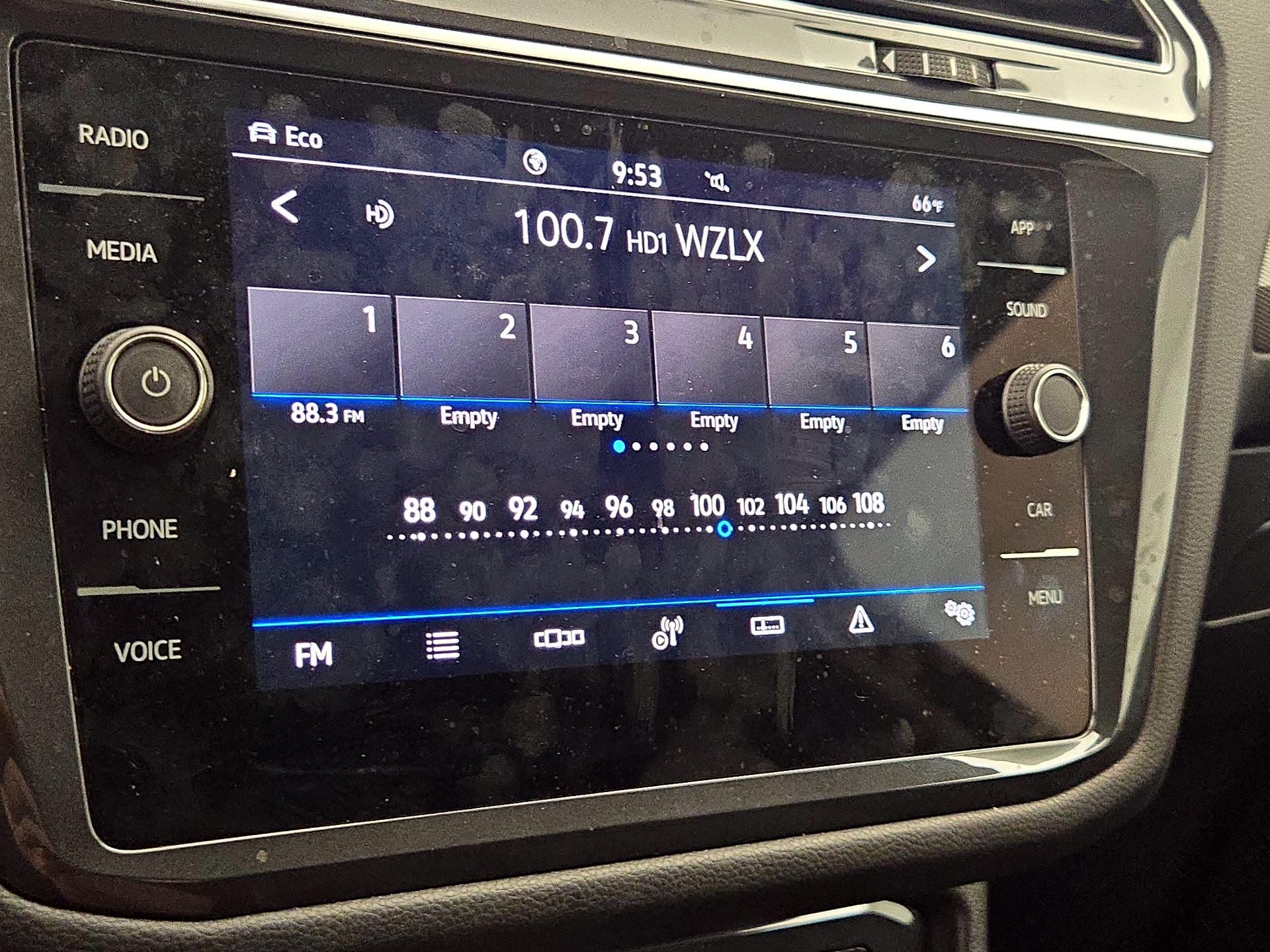 Thumbnail: 2022 Volkswagen Tiguan - 15