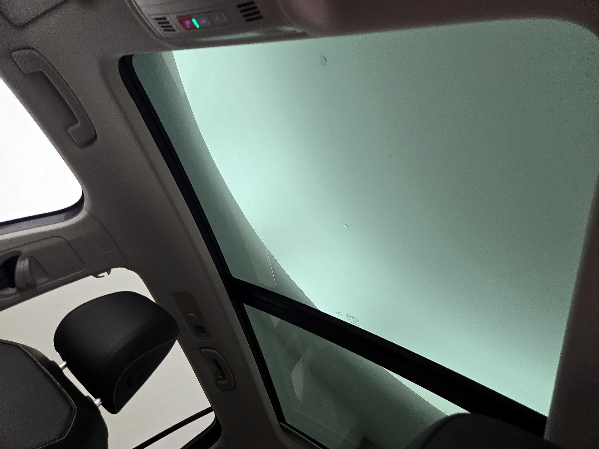 Thumbnail: 2022 Volkswagen Tiguan - 19