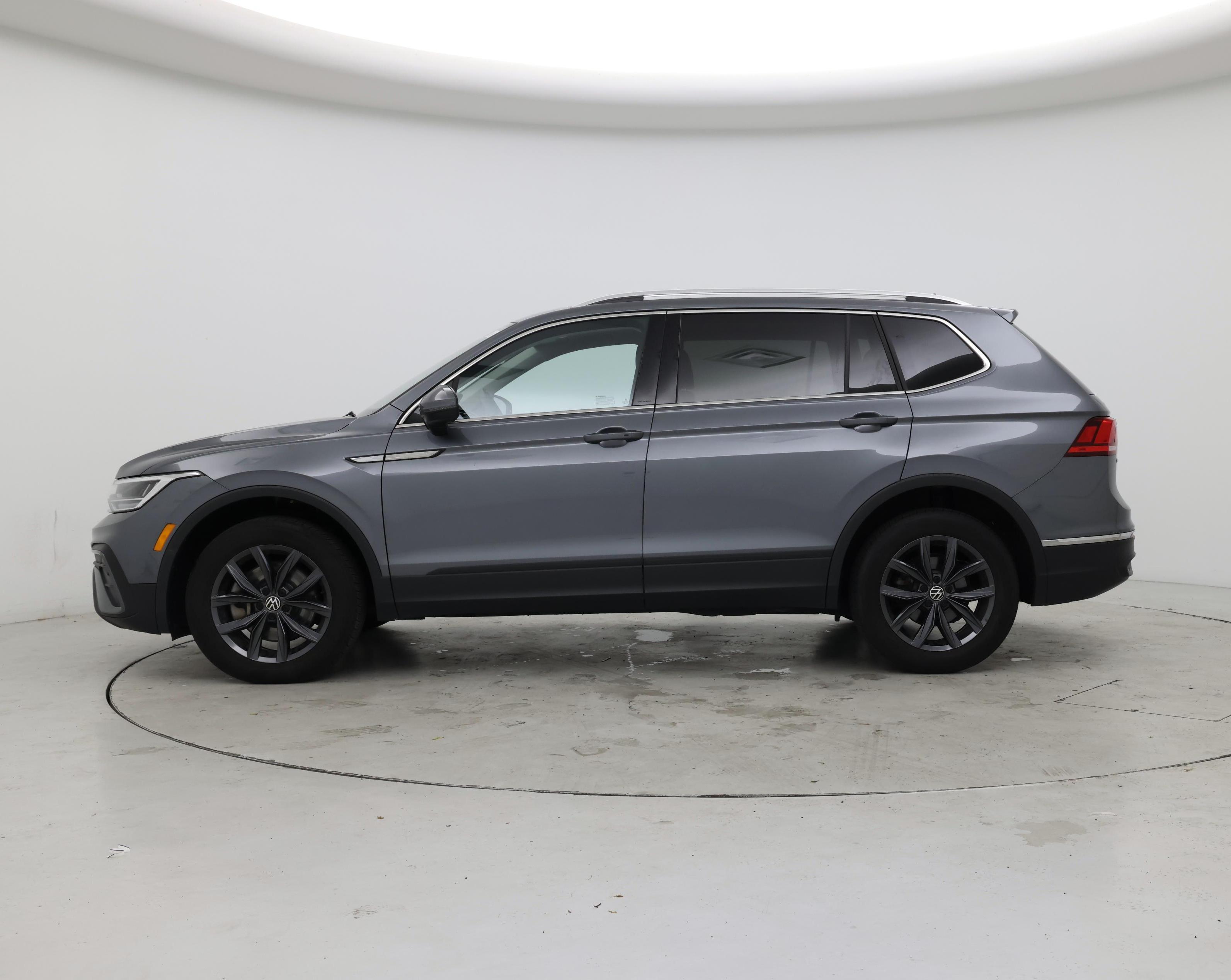 Thumbnail: 2022 Volkswagen Tiguan - 3