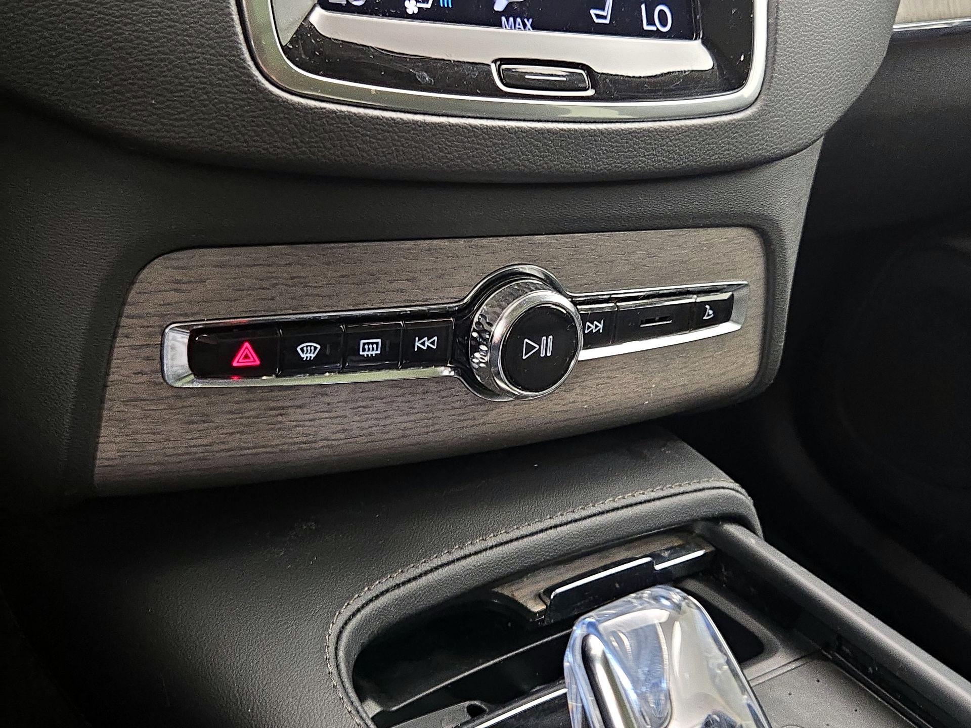 Thumbnail: 2022 Volvo XC90 - 17