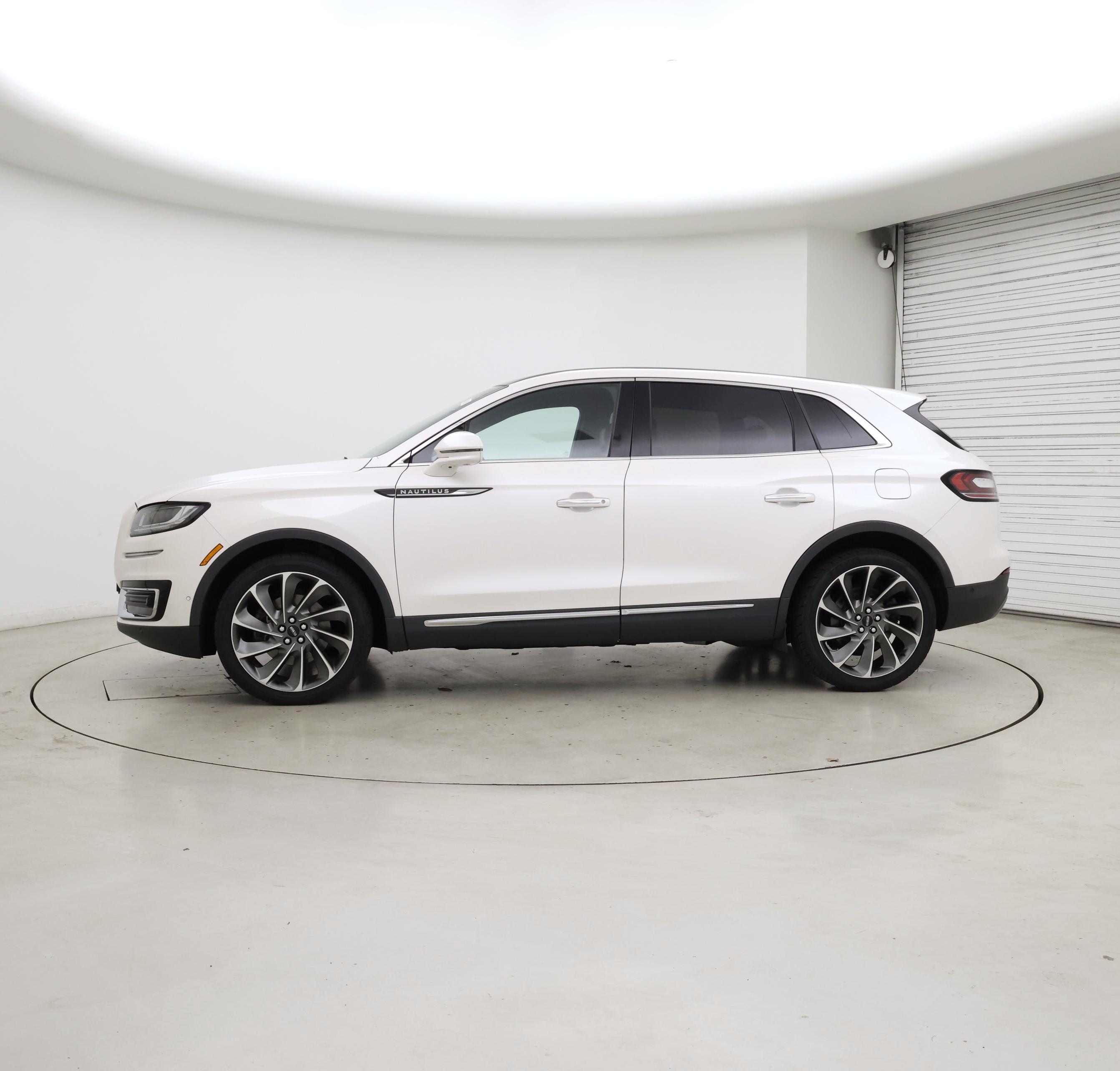 Thumbnail: 2019 Lincoln Nautilus - 3