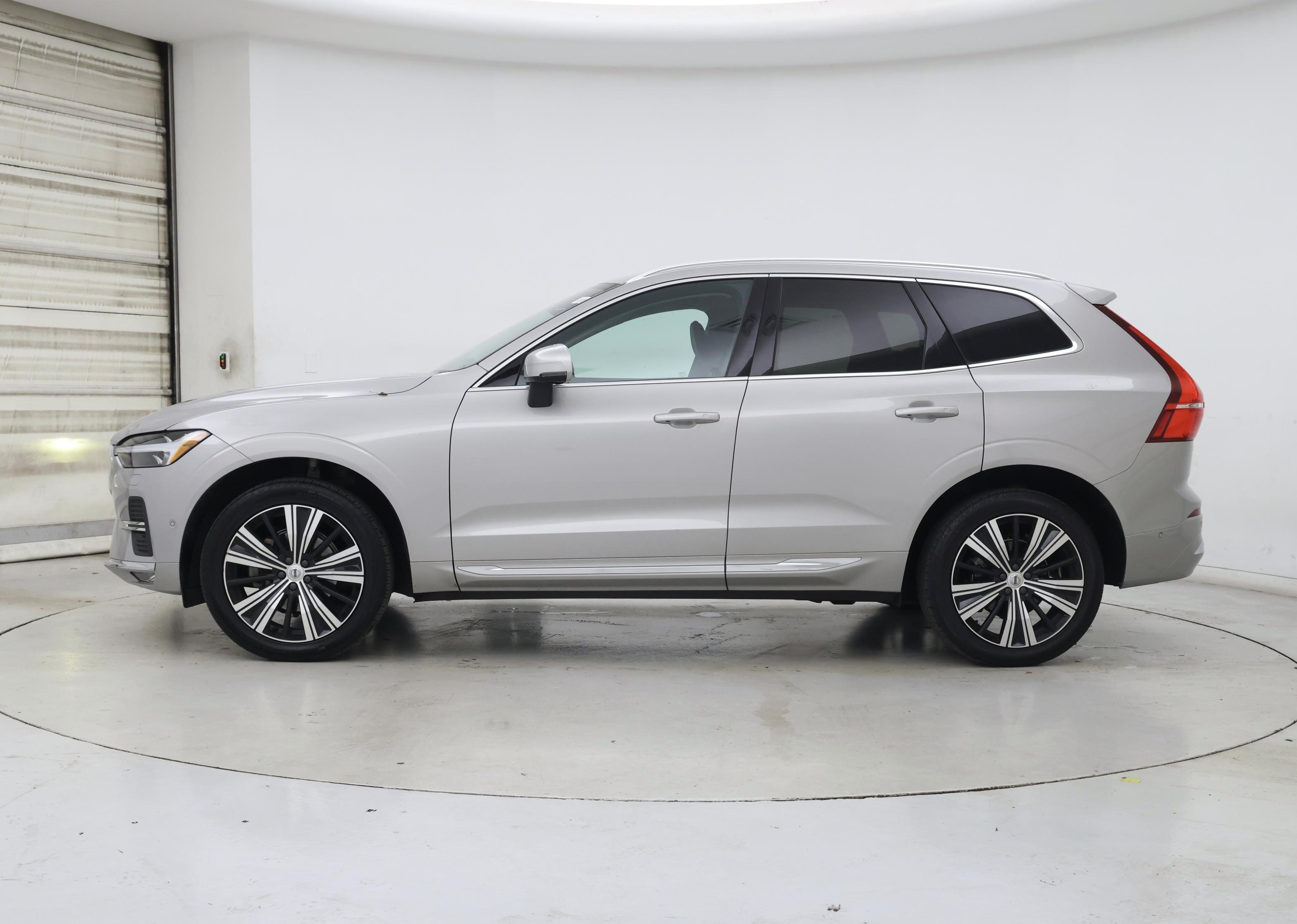 Thumbnail: 2023 Volvo XC60 - 3