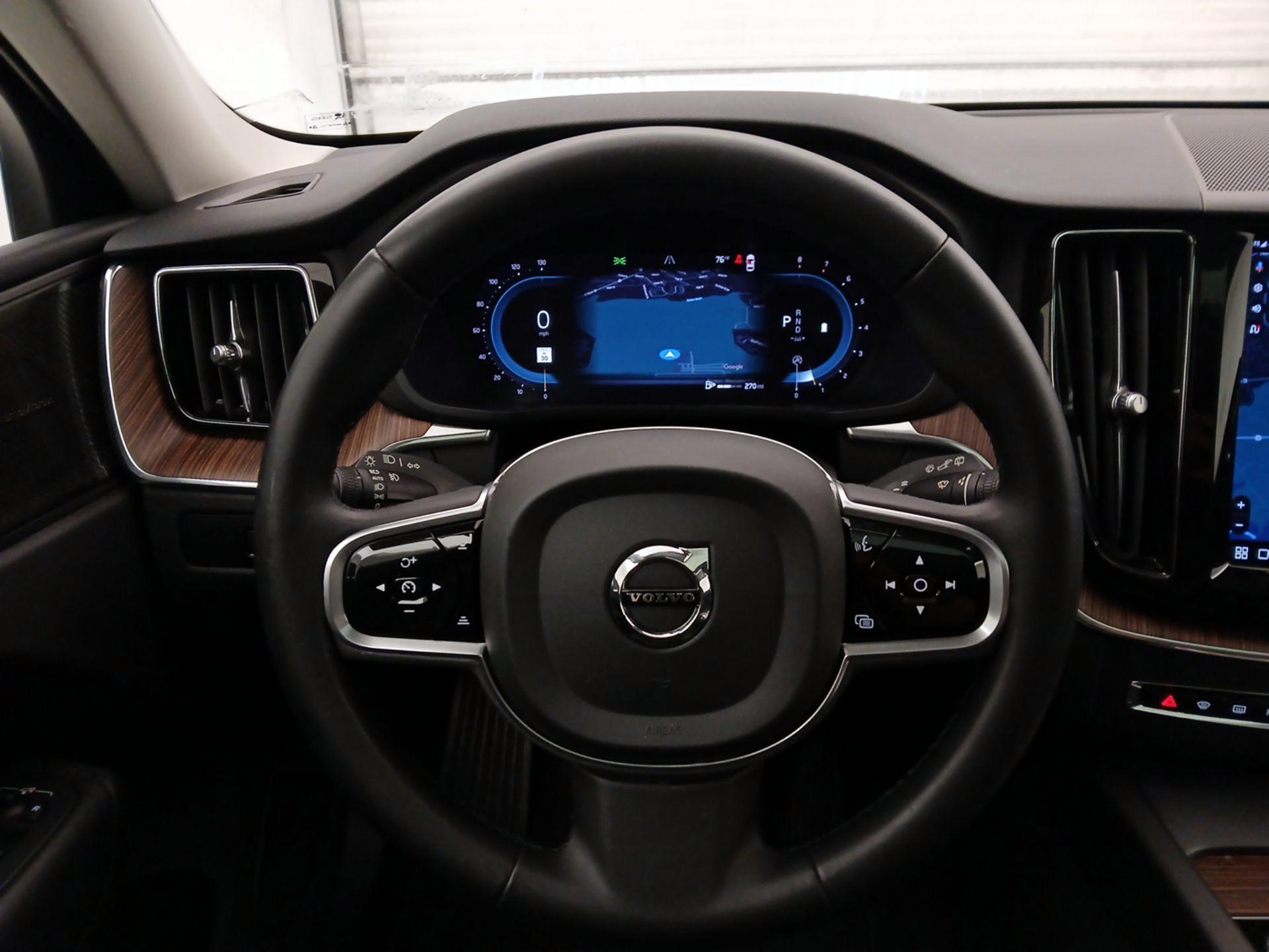 Thumbnail: 2023 Volvo XC60 - 10