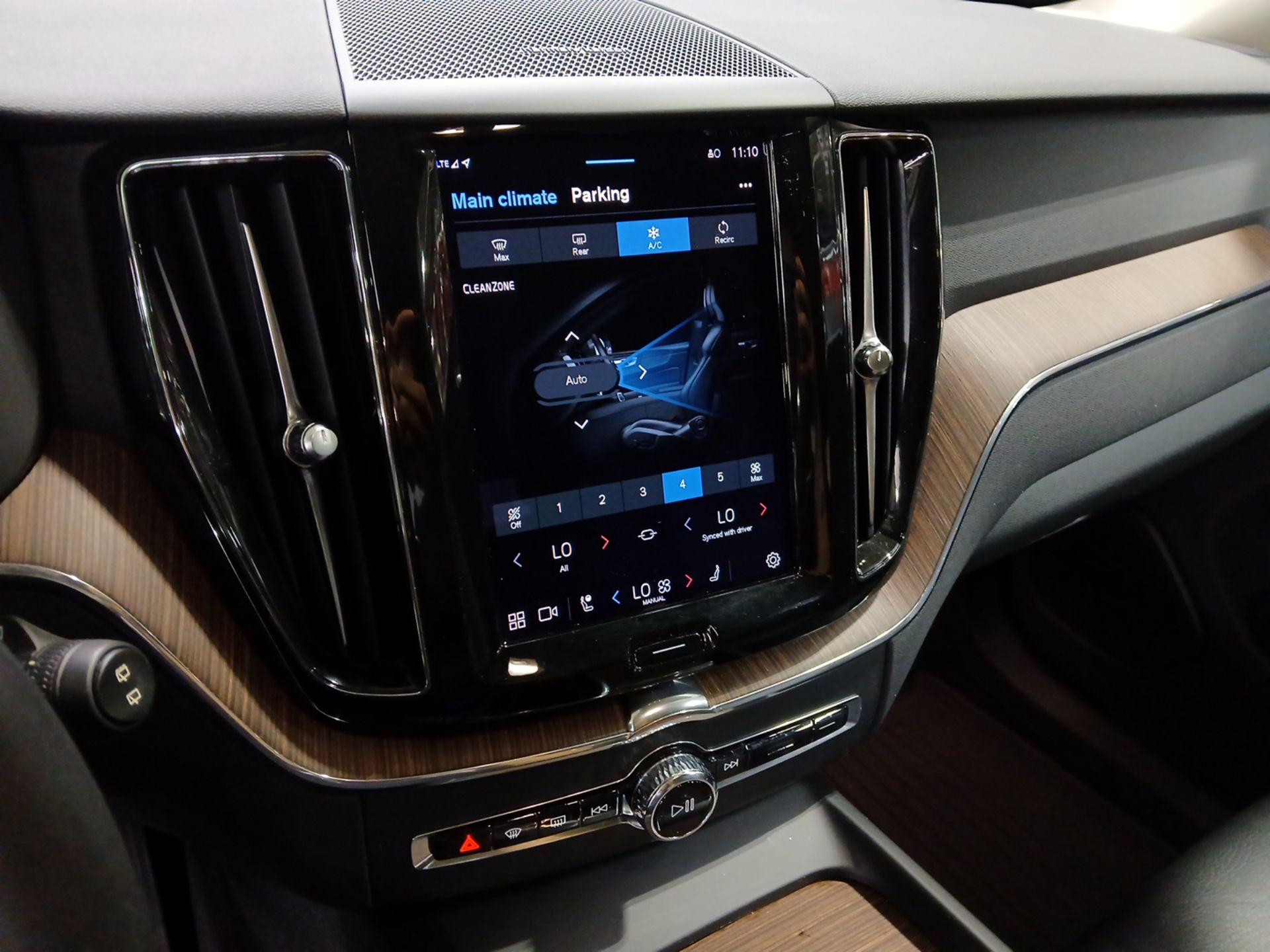 Thumbnail: 2023 Volvo XC60 - 16