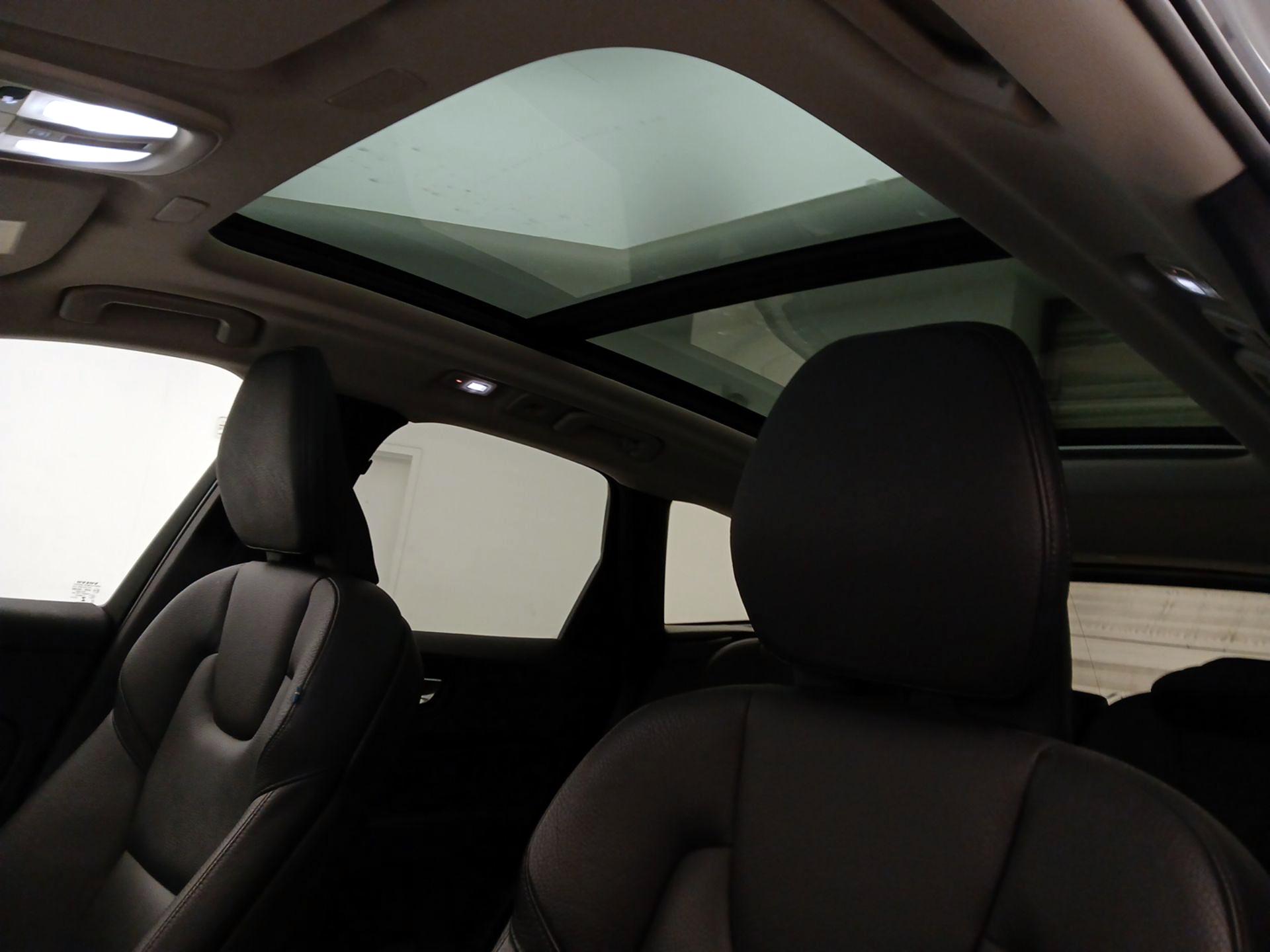 Thumbnail: 2023 Volvo XC60 - 19