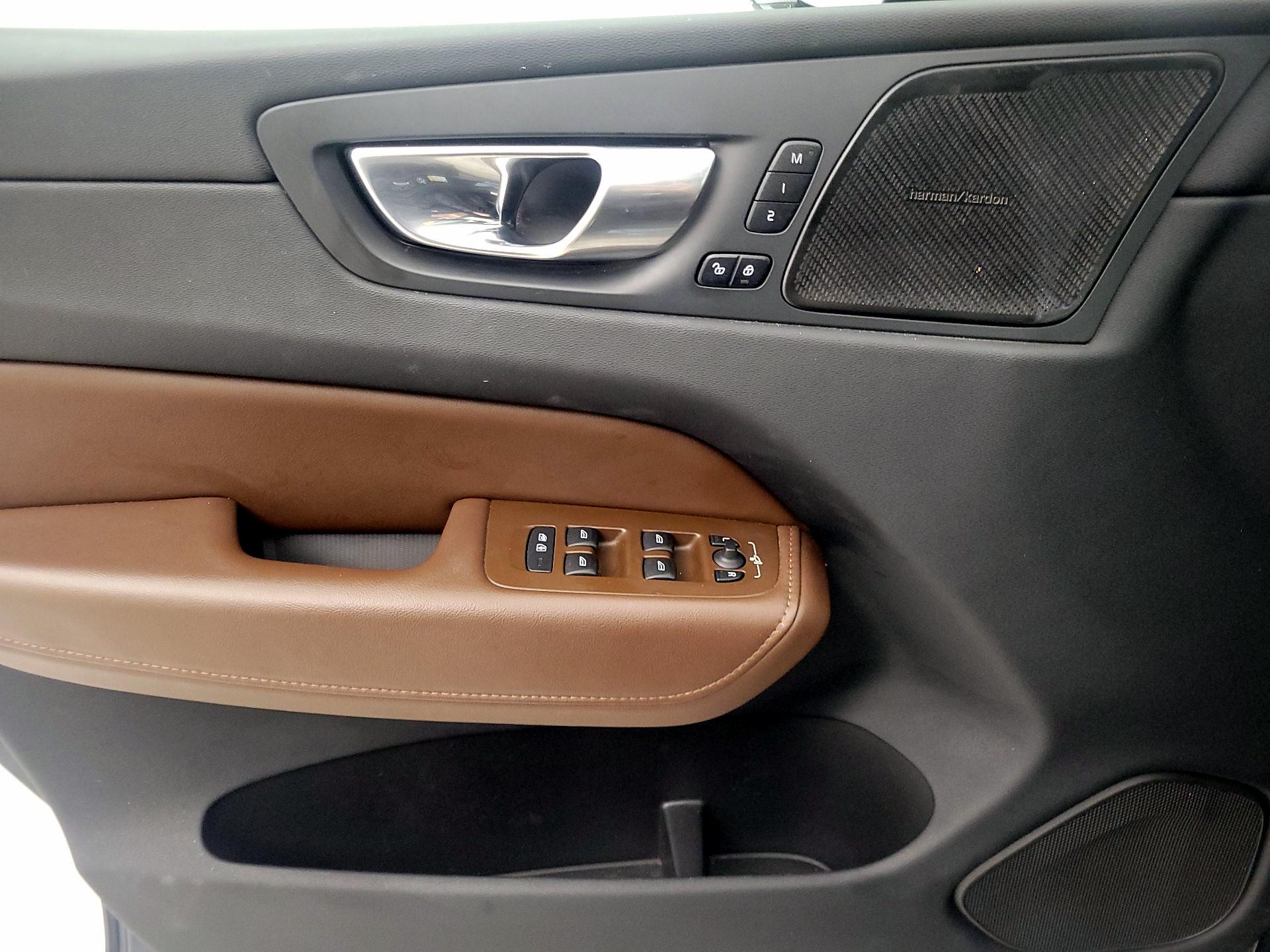 Thumbnail: 2023 Volvo XC60 - 12