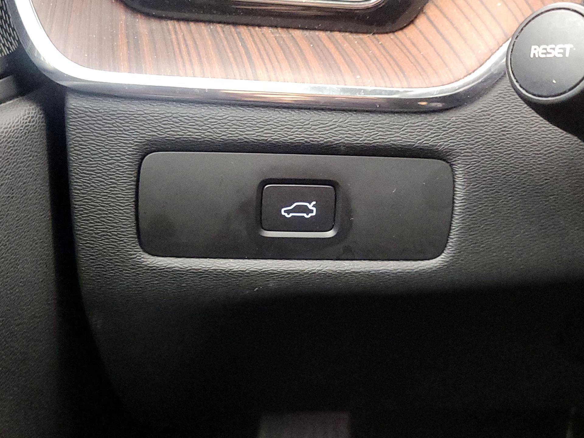 Thumbnail: 2023 Volvo XC60 - 13