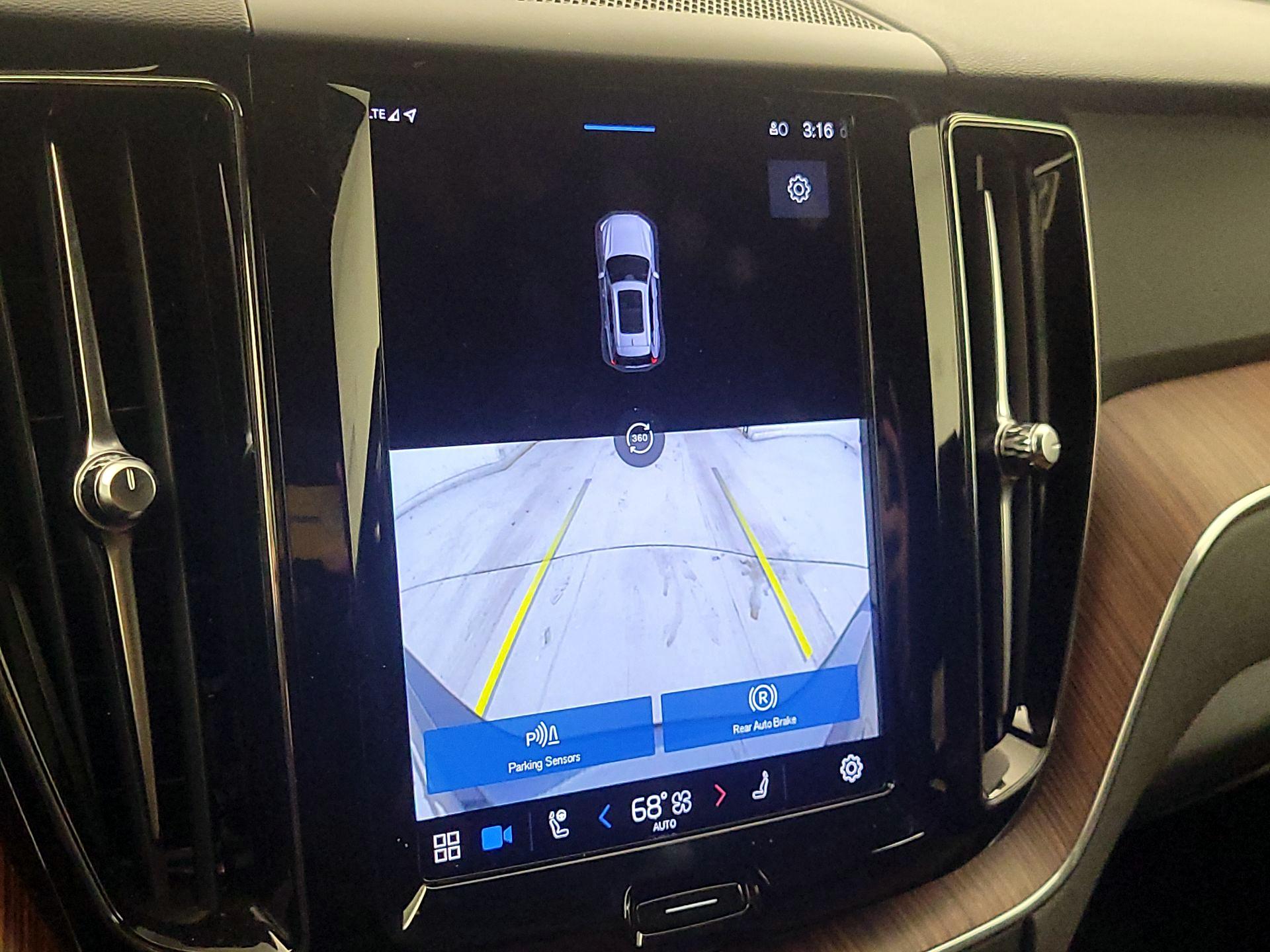 Thumbnail: 2023 Volvo XC60 - 14