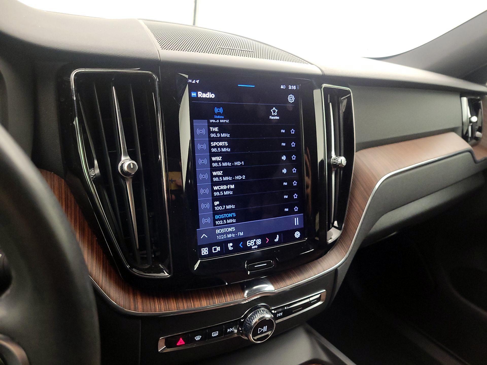 Thumbnail: 2023 Volvo XC60 - 15