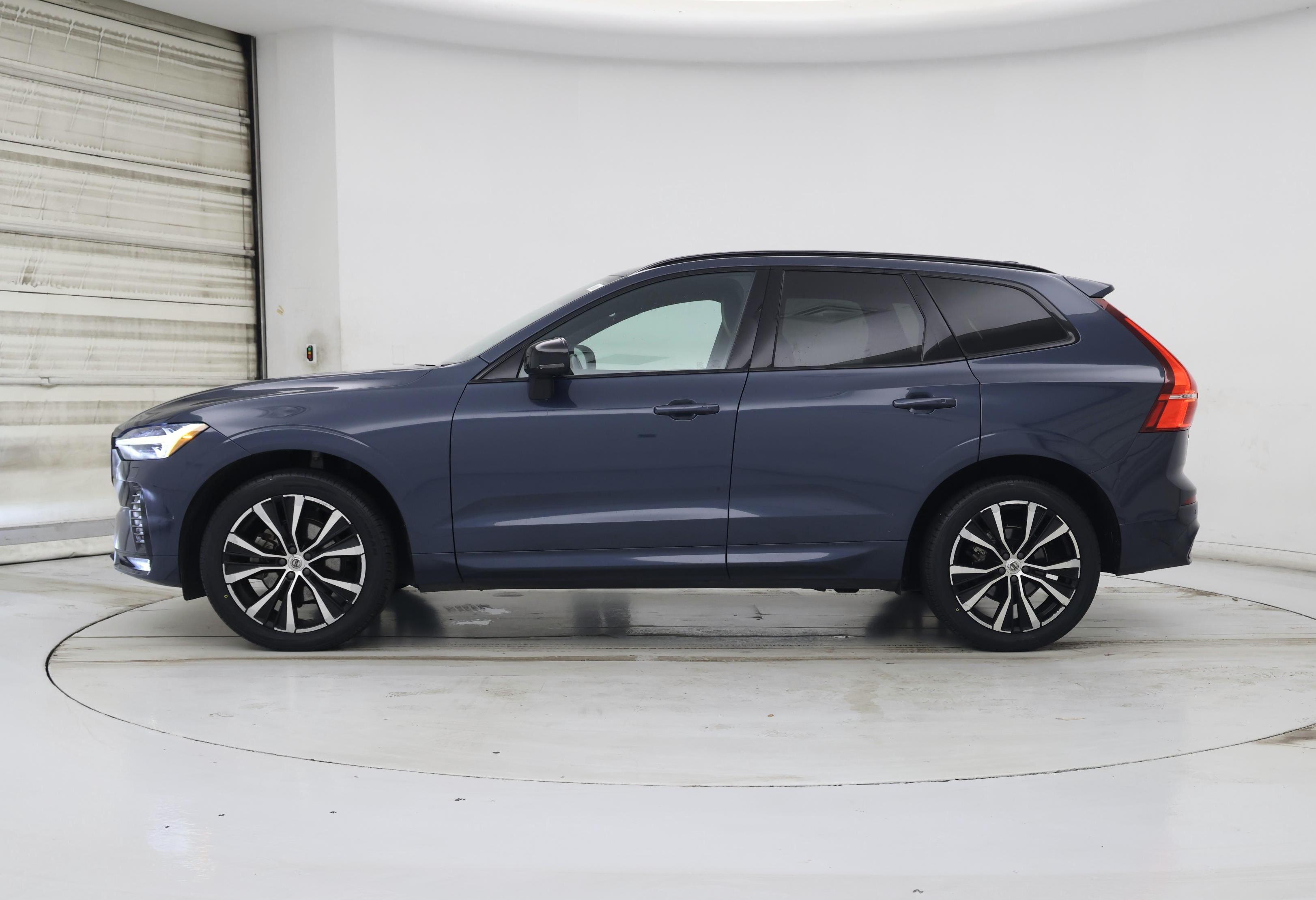 Thumbnail: 2023 Volvo XC60 - 3