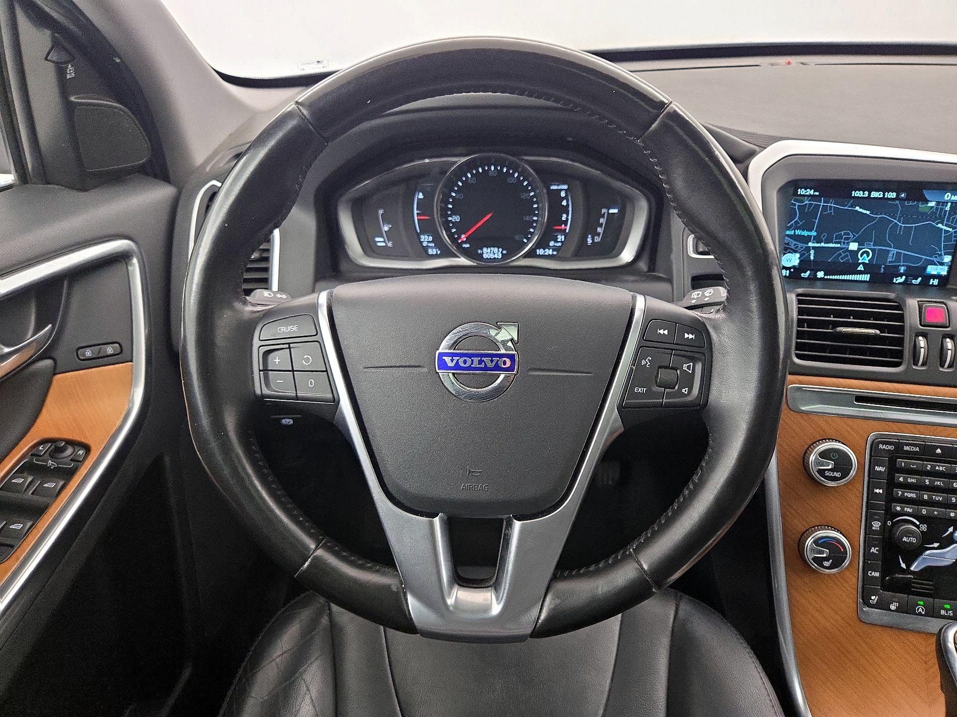 Thumbnail: 2017 Volvo XC60 - 10