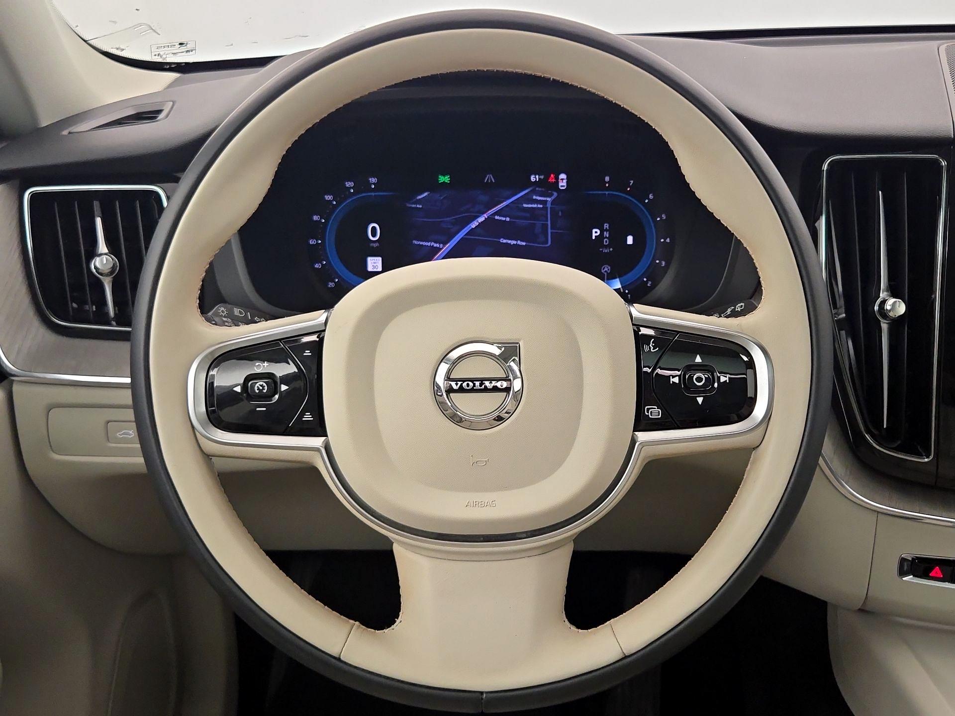 Thumbnail: 2023 Volvo XC60 - 10