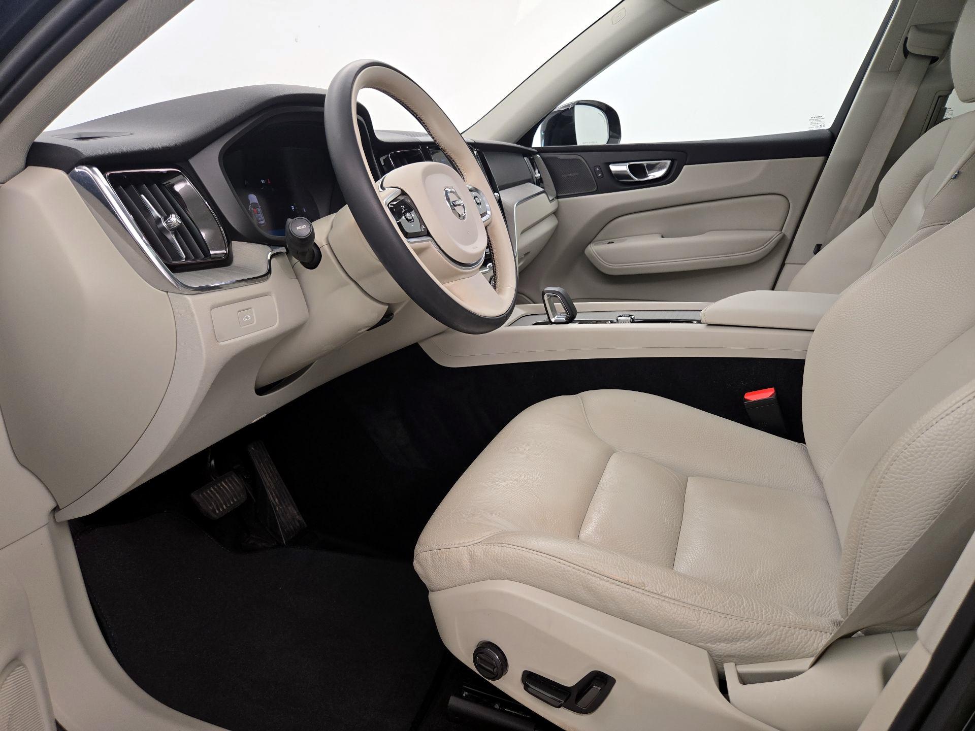 Thumbnail: 2023 Volvo XC60 - 11