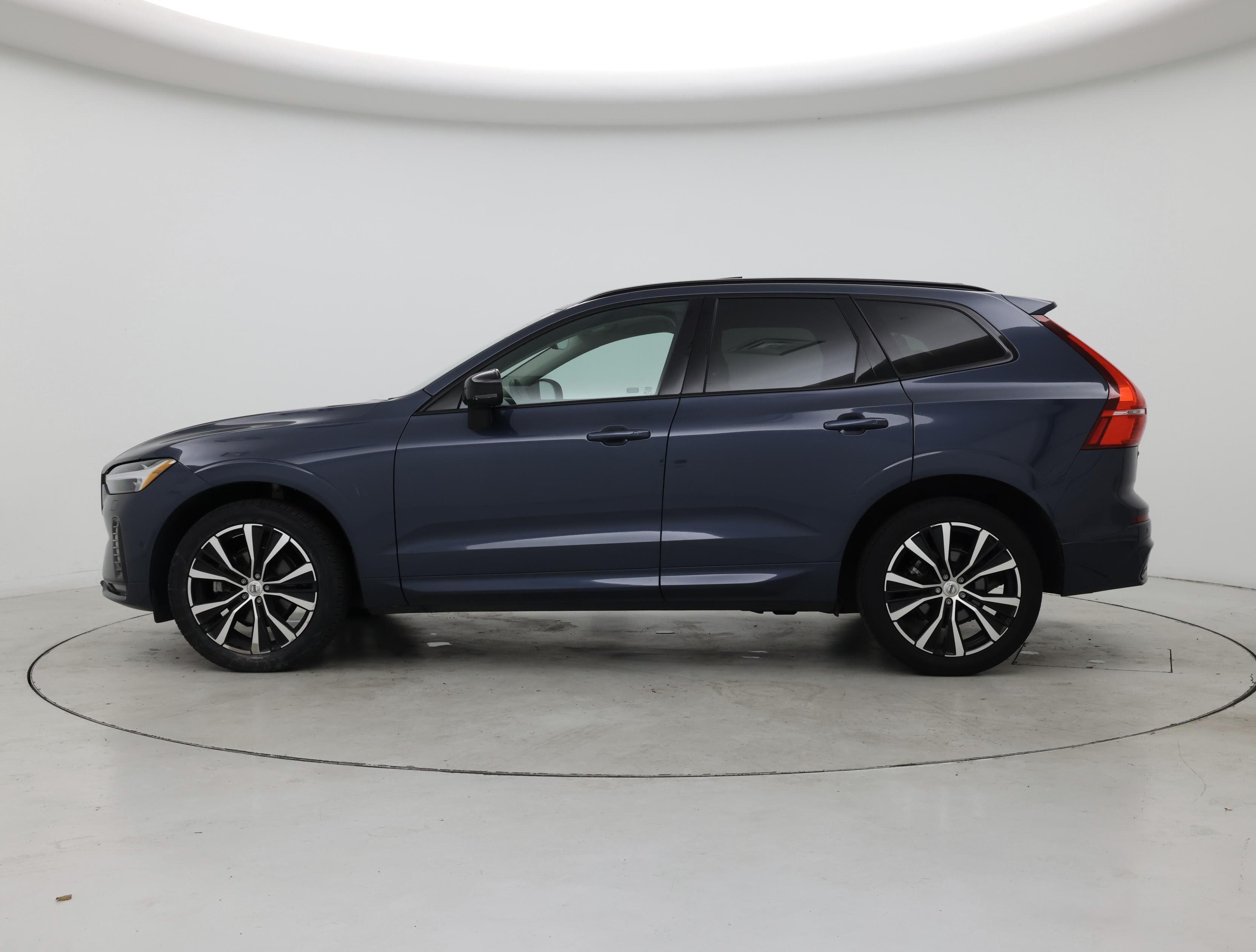 Thumbnail: 2023 Volvo XC60 - 3