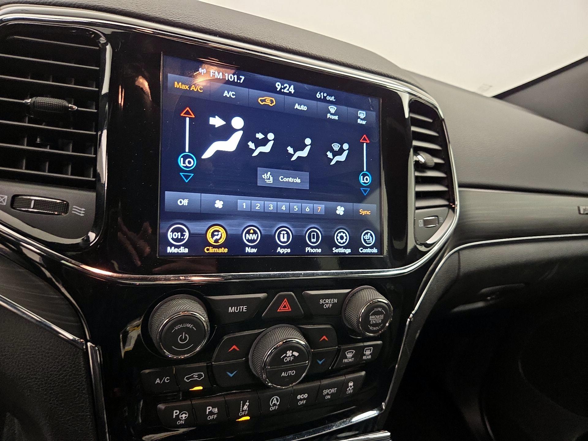 Thumbnail: 2021 Jeep Grand Cherokee - 17