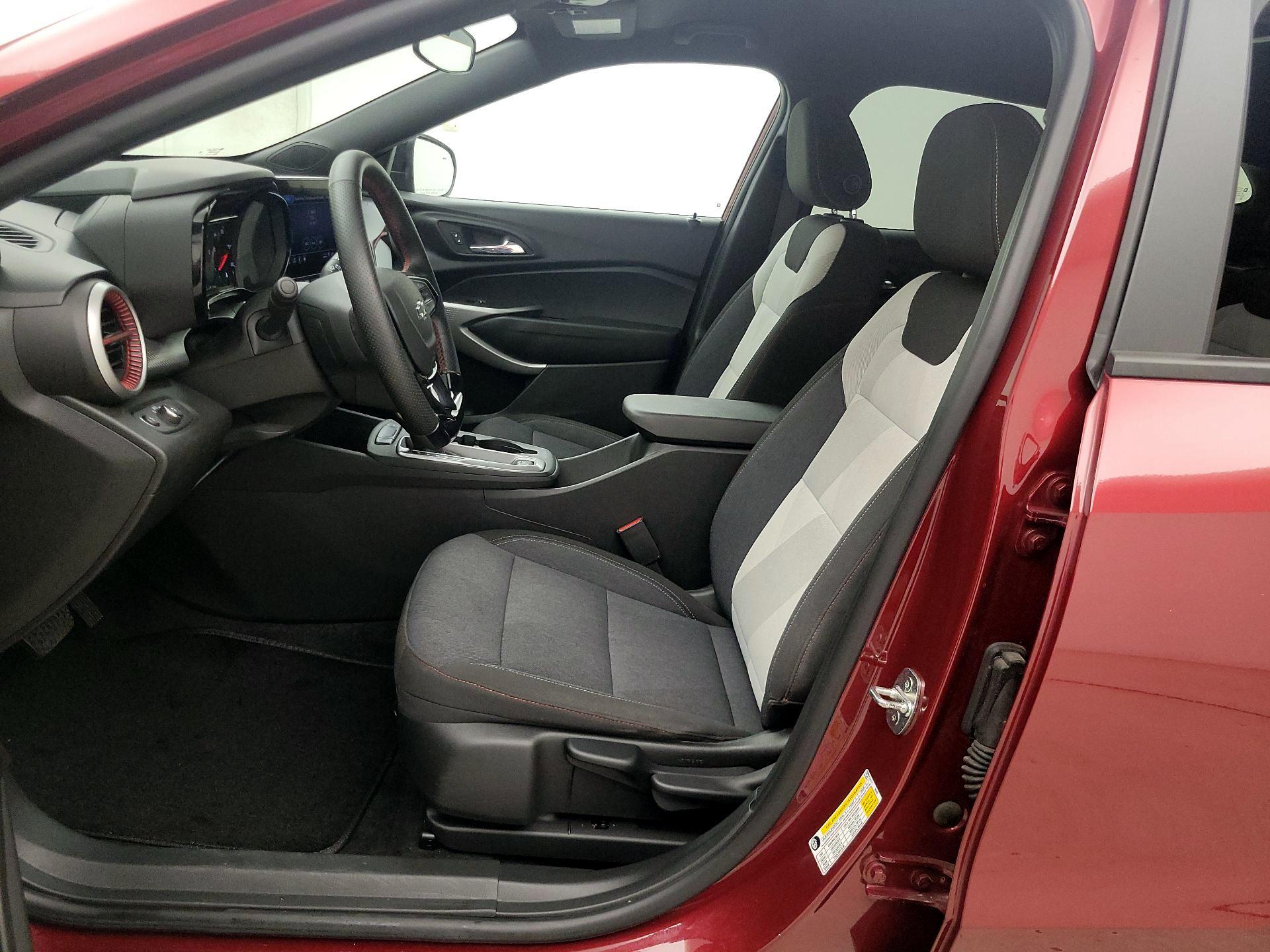 Thumbnail: 2024 Chevrolet Trax - 11