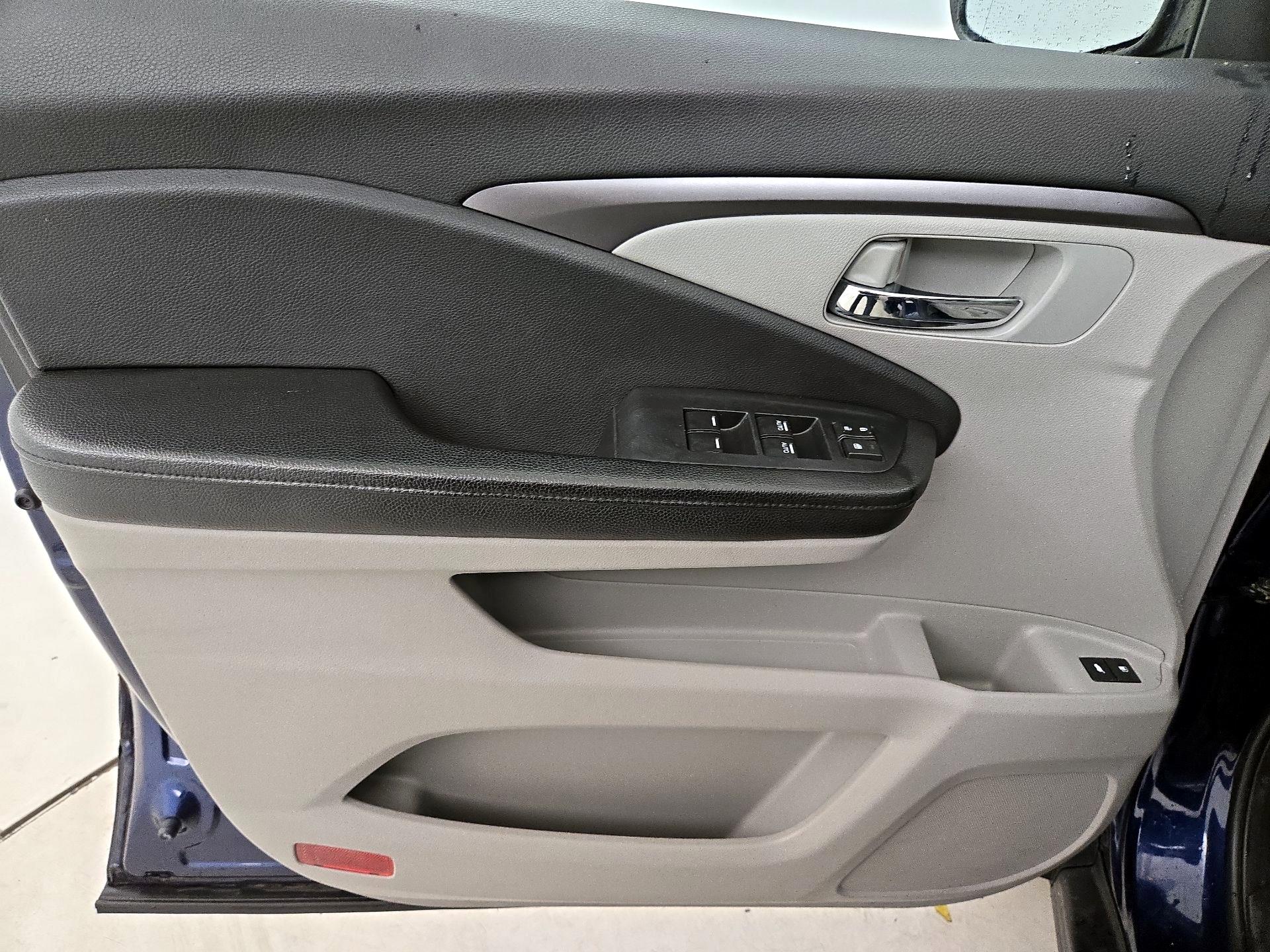 Thumbnail: 2016 Honda Pilot - 12