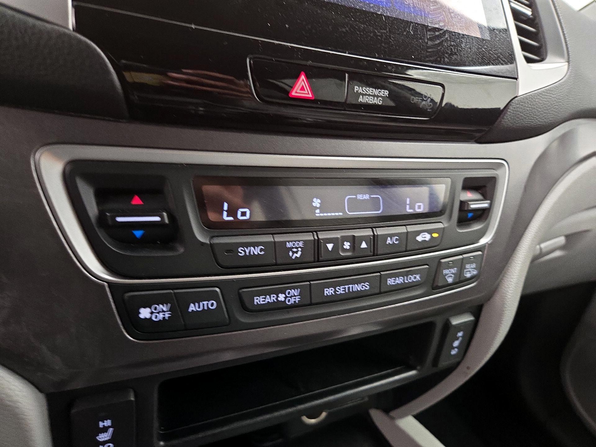 Thumbnail: 2016 Honda Pilot - 16