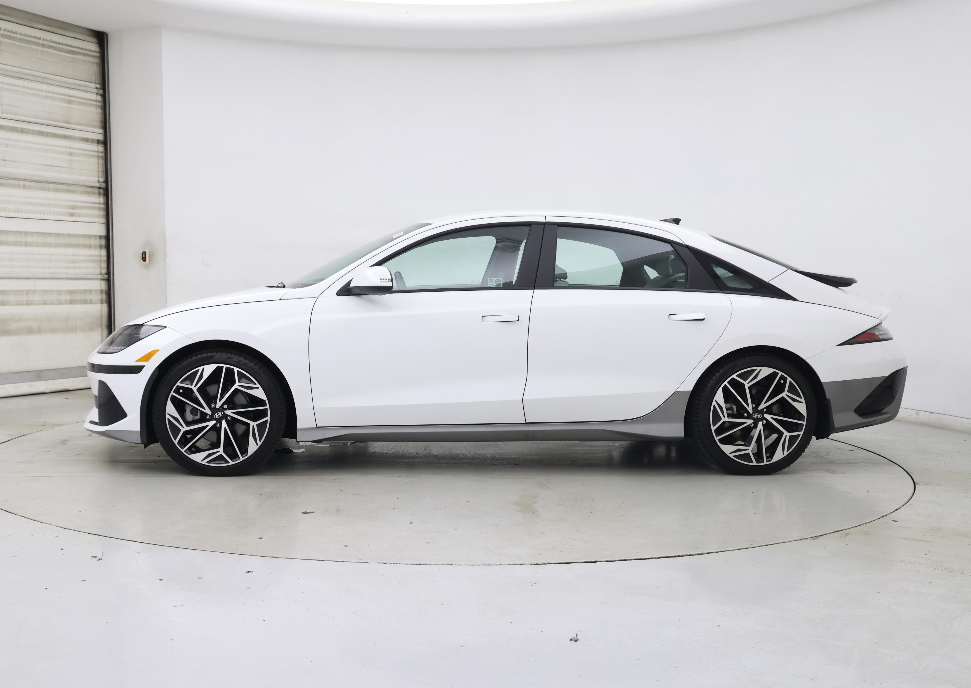 Thumbnail: 2024 Hyundai Ioniq 6 - 3