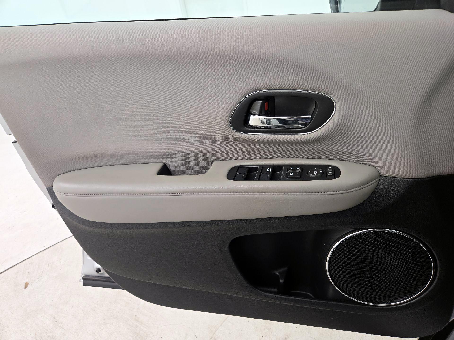 Thumbnail: 2016 Honda HR-V - 12