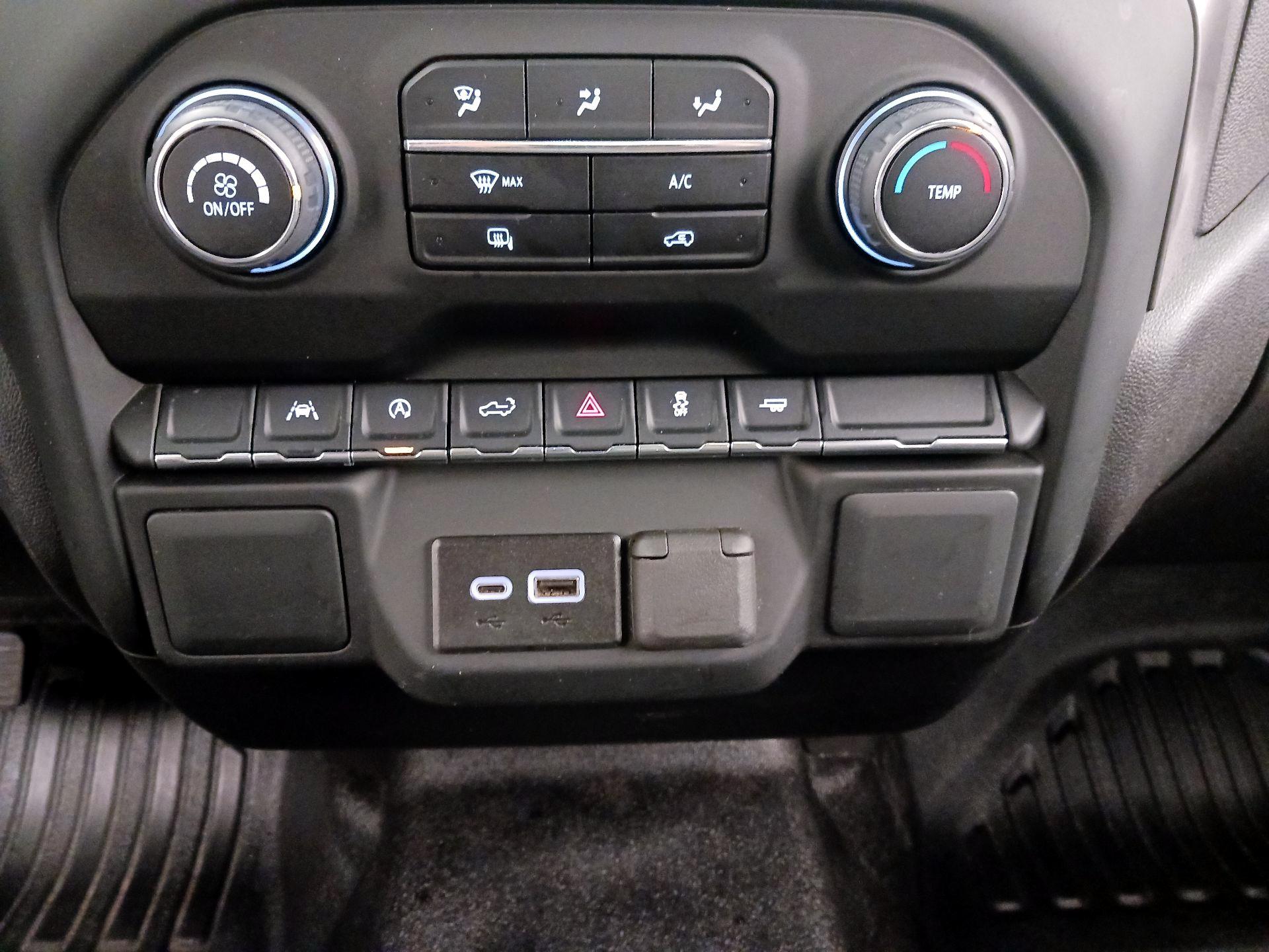 Thumbnail: 2024 Chevrolet Silverado 1500 - 18