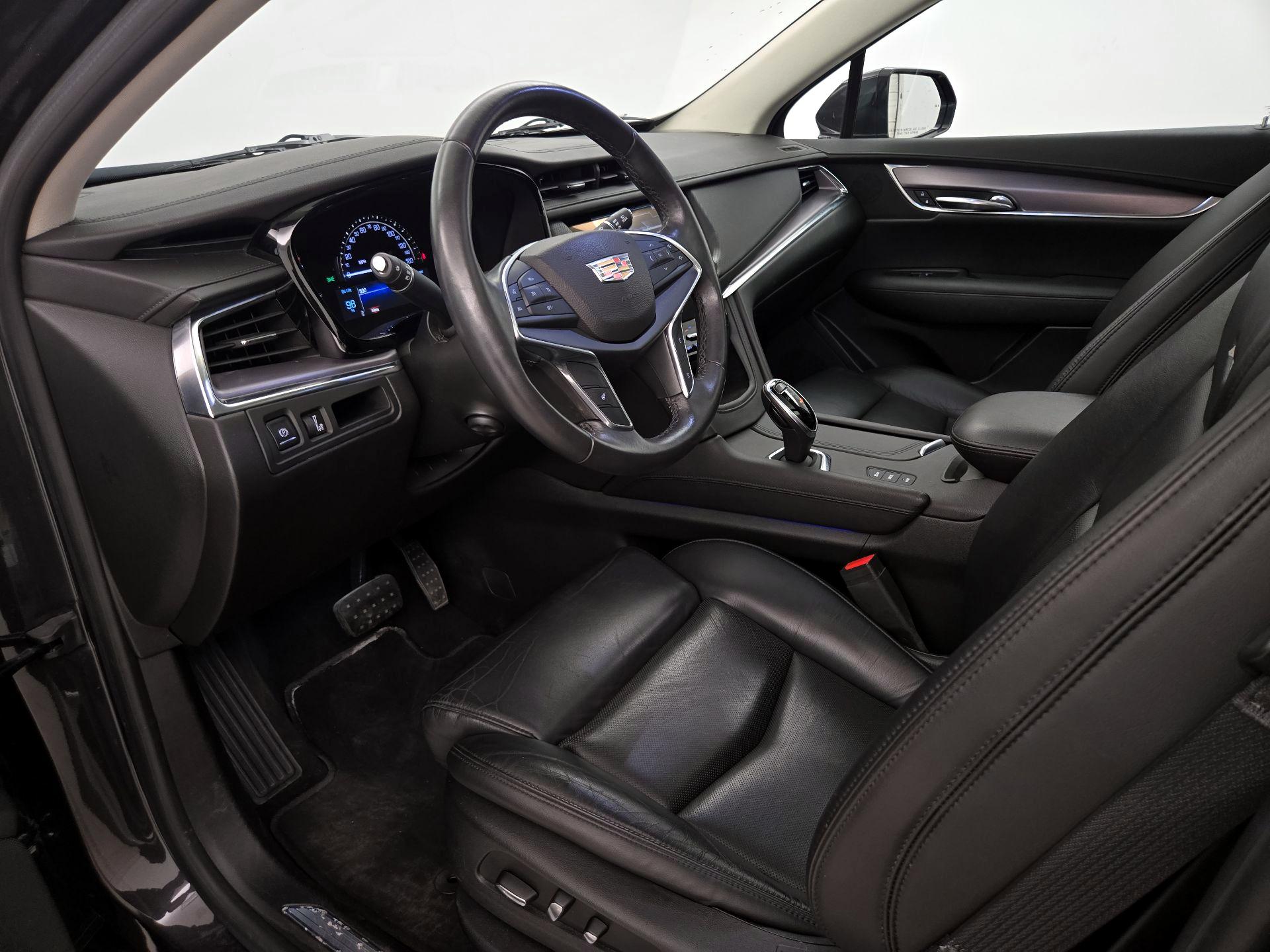 Thumbnail: 2017 Cadillac XT5 - 11