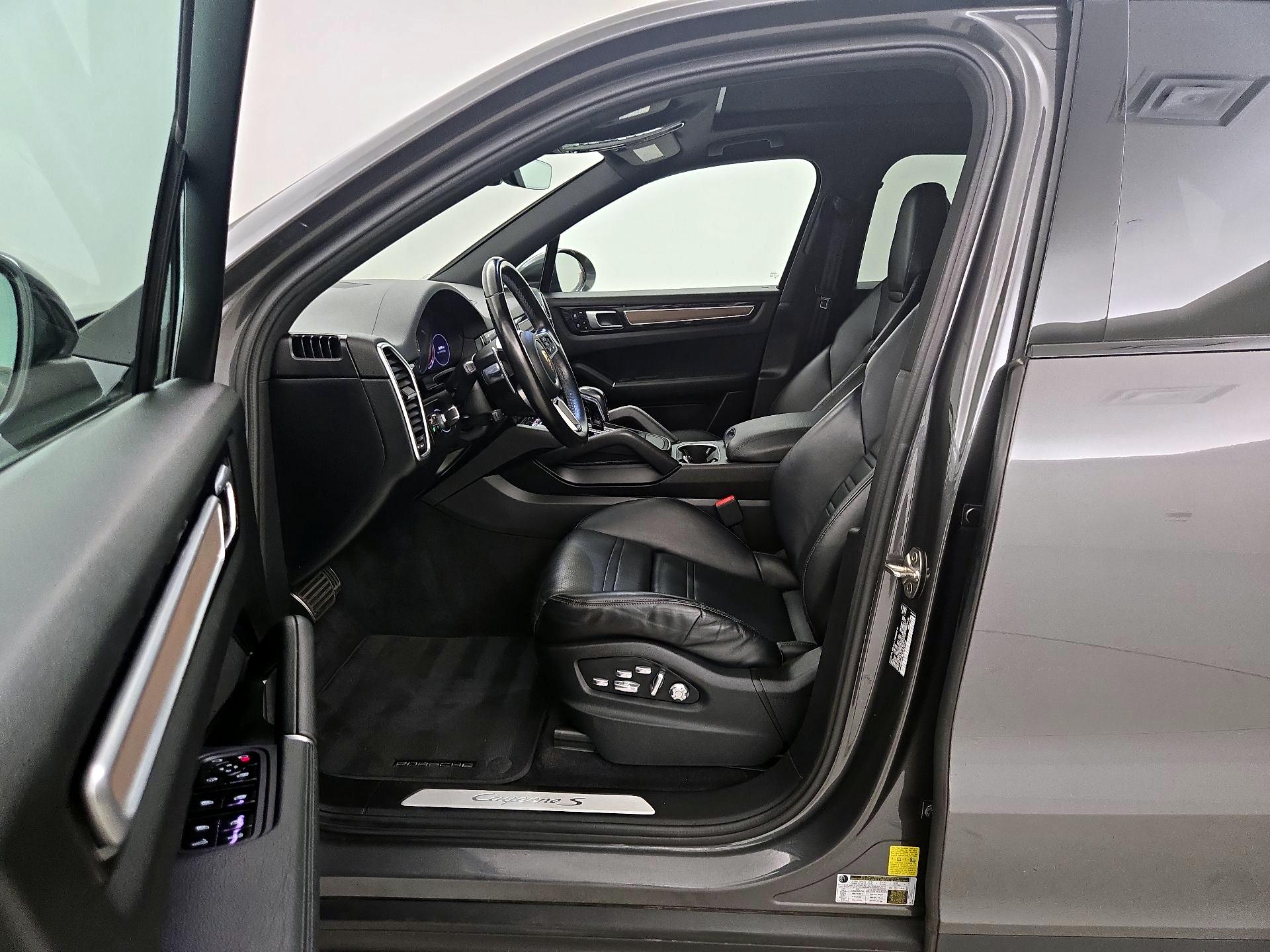 Thumbnail: 2021 Porsche Cayenne - 11