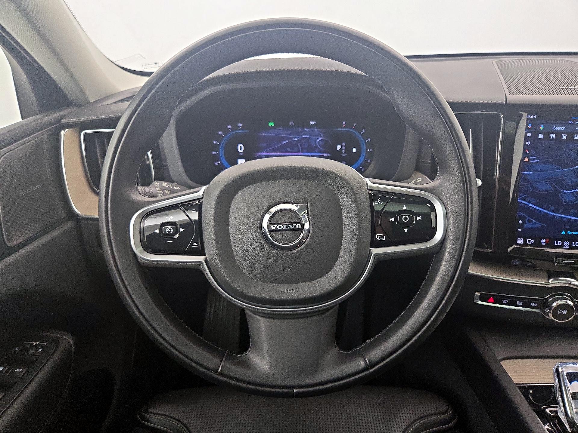 Thumbnail: 2022 Volvo XC60 - 10