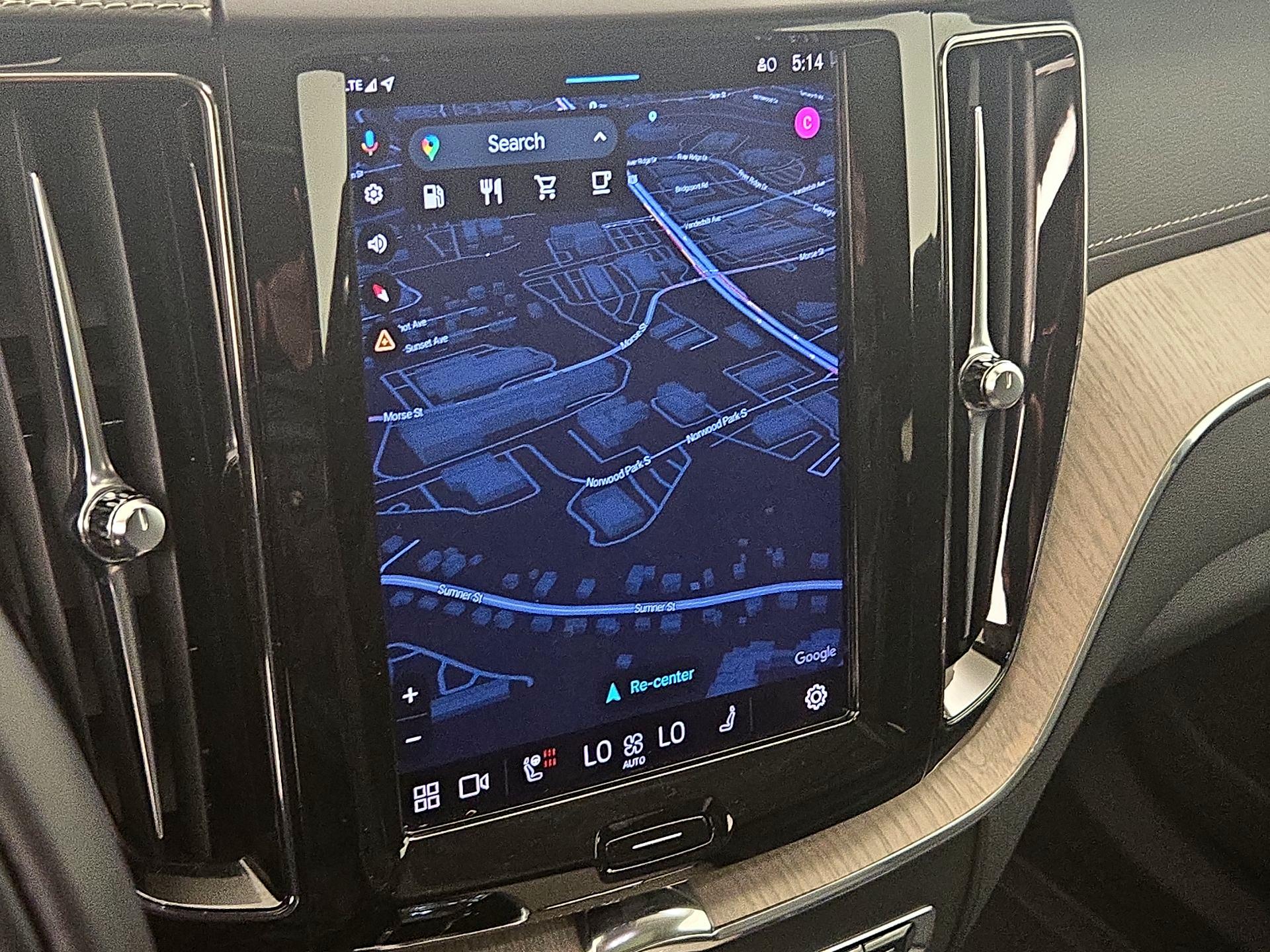 Thumbnail: 2022 Volvo XC60 - 14
