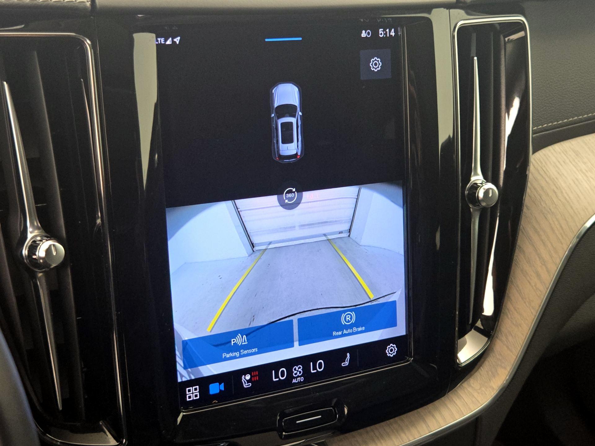Thumbnail: 2022 Volvo XC60 - 15