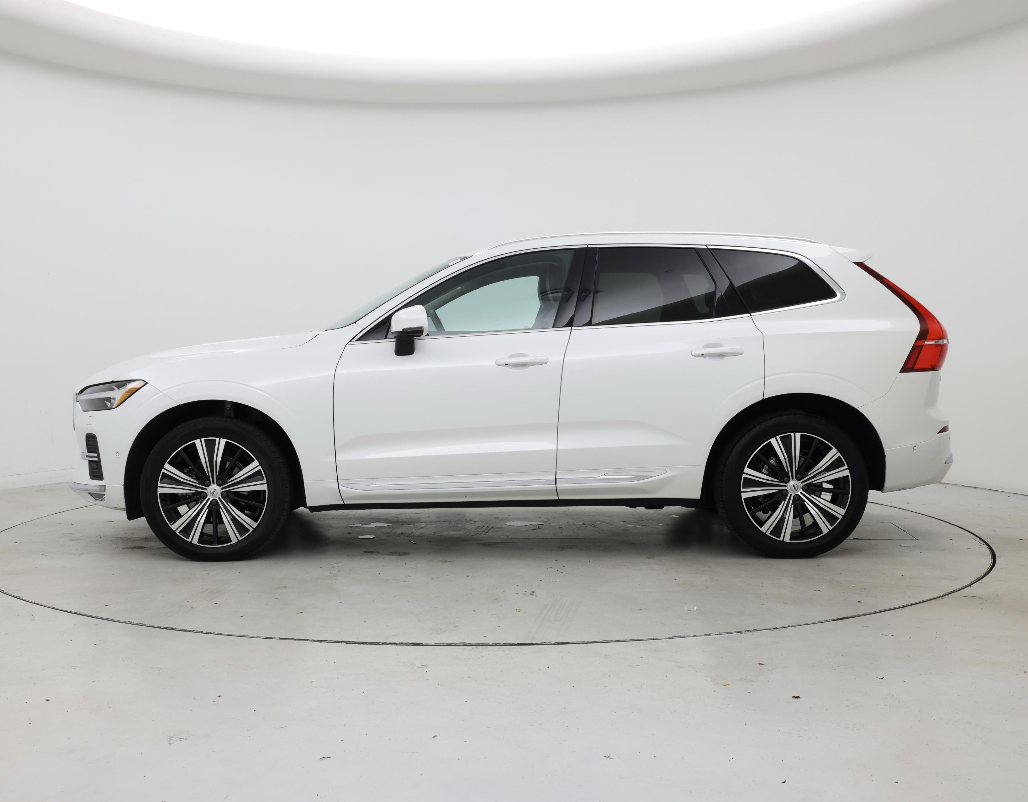 Thumbnail: 2022 Volvo XC60 - 3