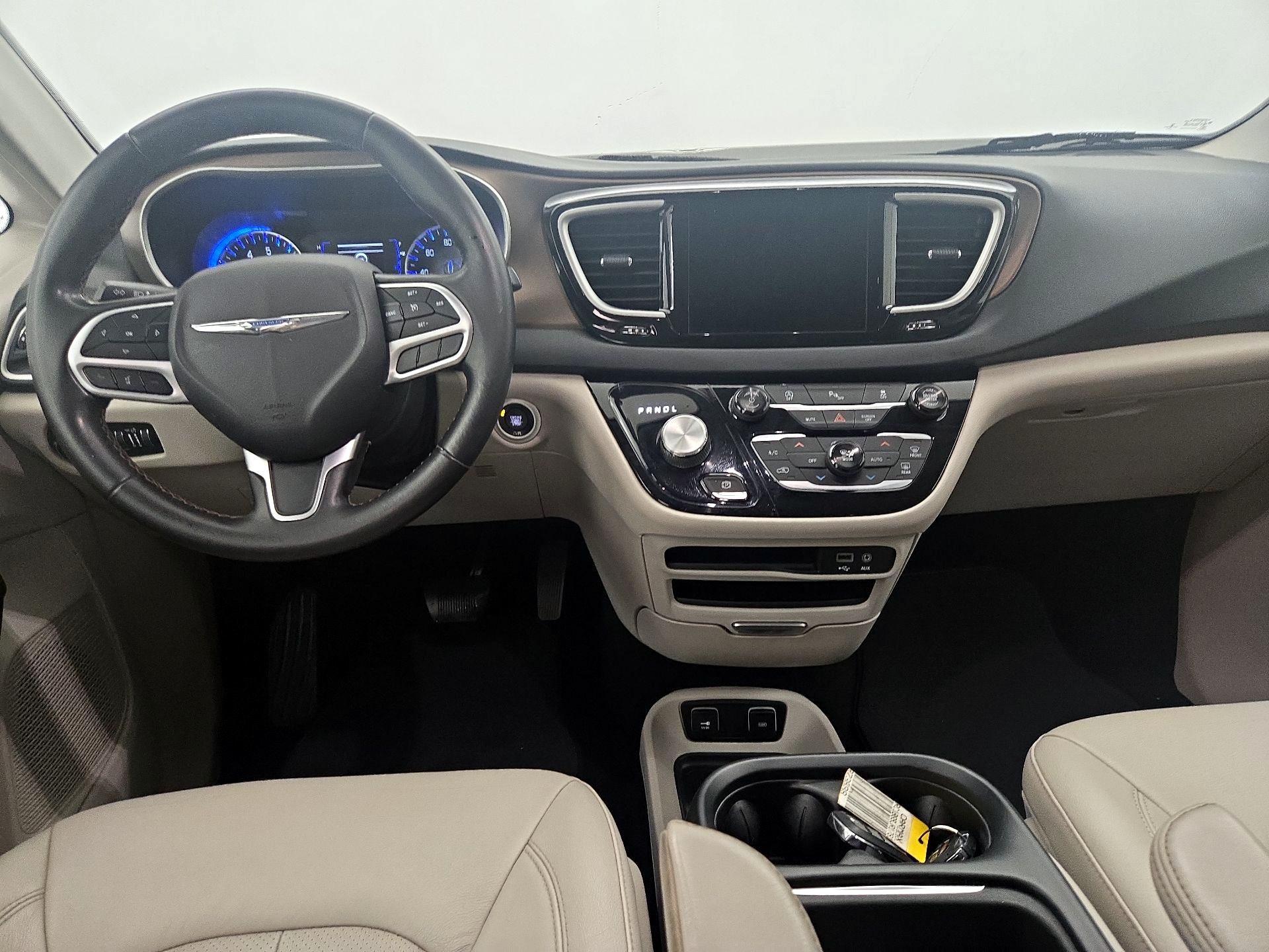 Thumbnail: 2018 Chrysler Pacifica - 9