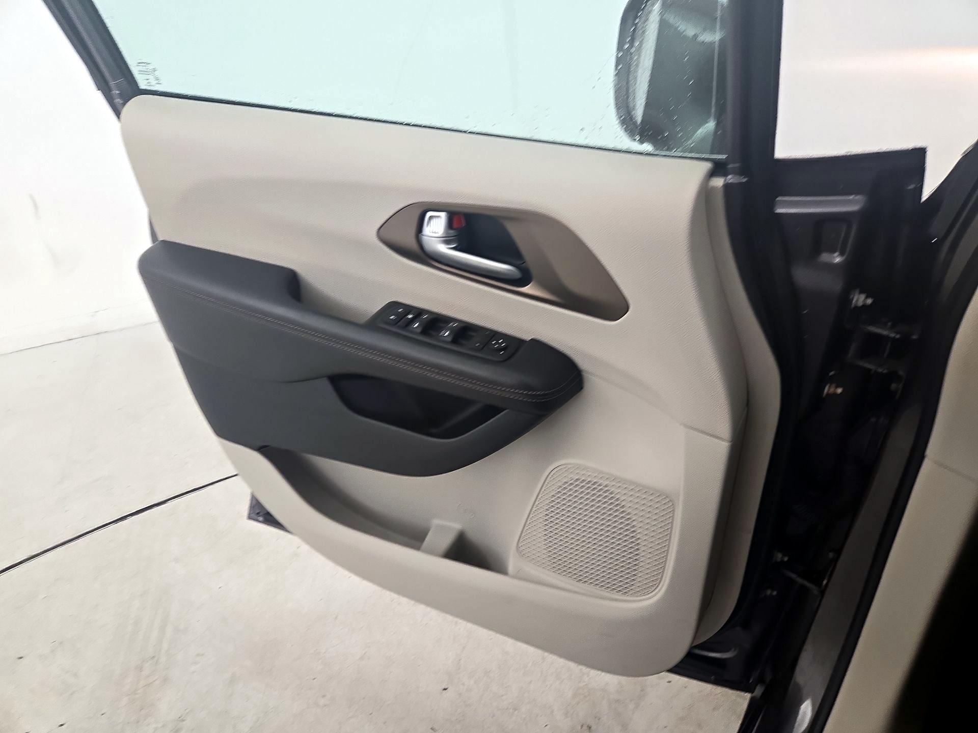 Thumbnail: 2018 Chrysler Pacifica - 12