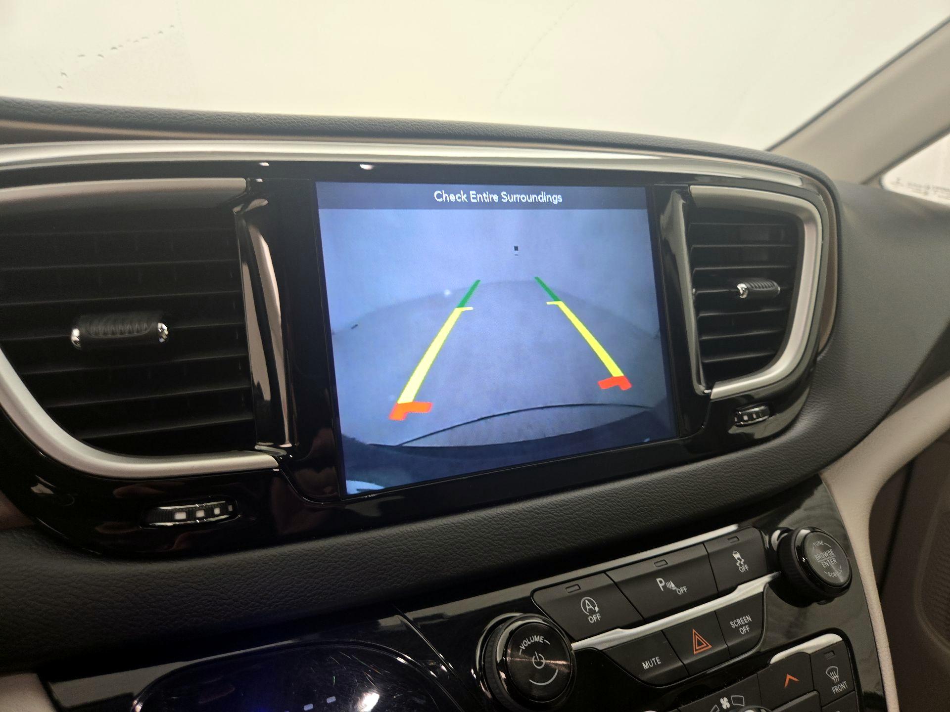 Thumbnail: 2018 Chrysler Pacifica - 14