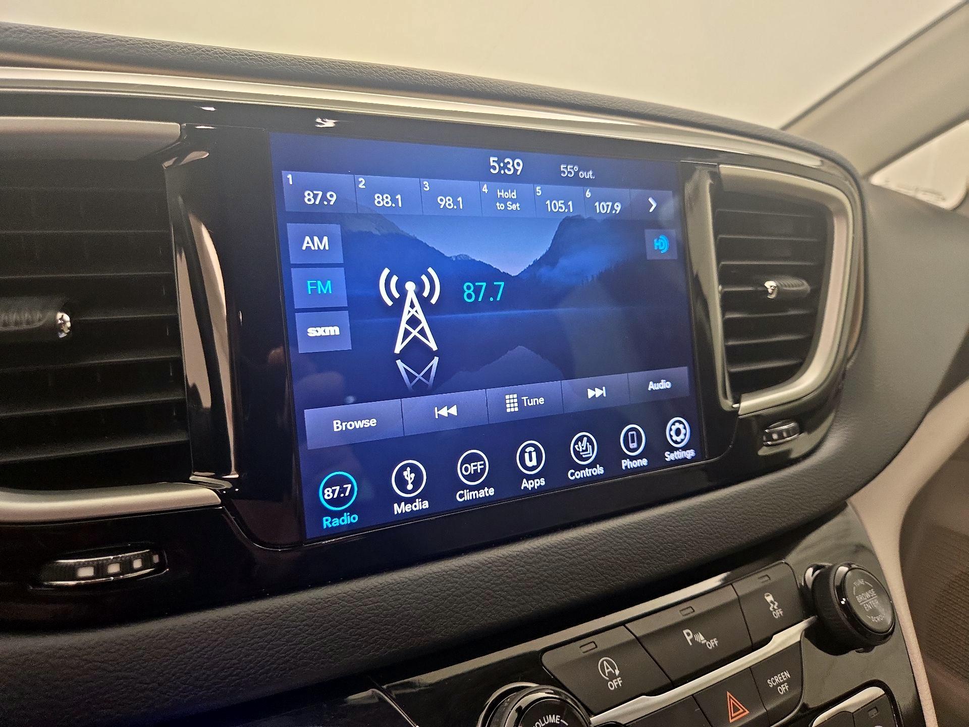 Thumbnail: 2018 Chrysler Pacifica - 15