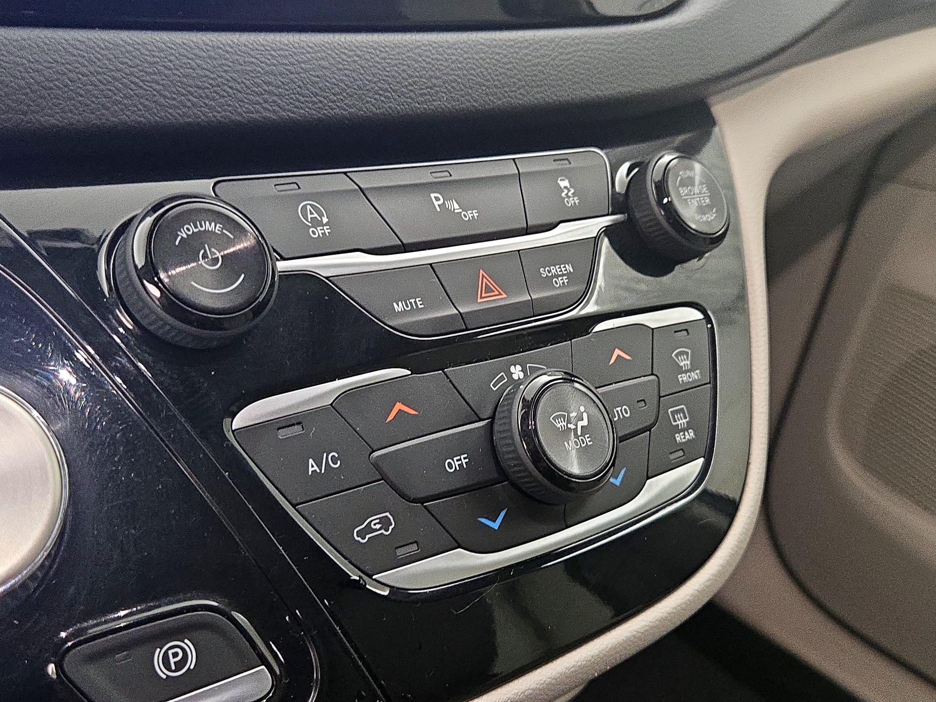 Thumbnail: 2018 Chrysler Pacifica - 16