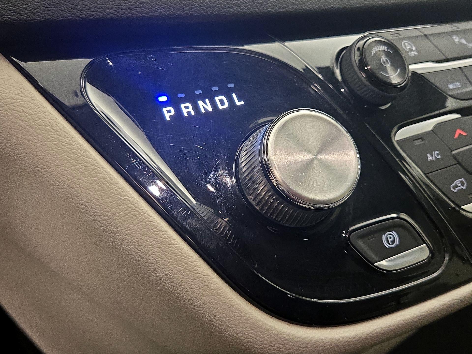 Thumbnail: 2018 Chrysler Pacifica - 17